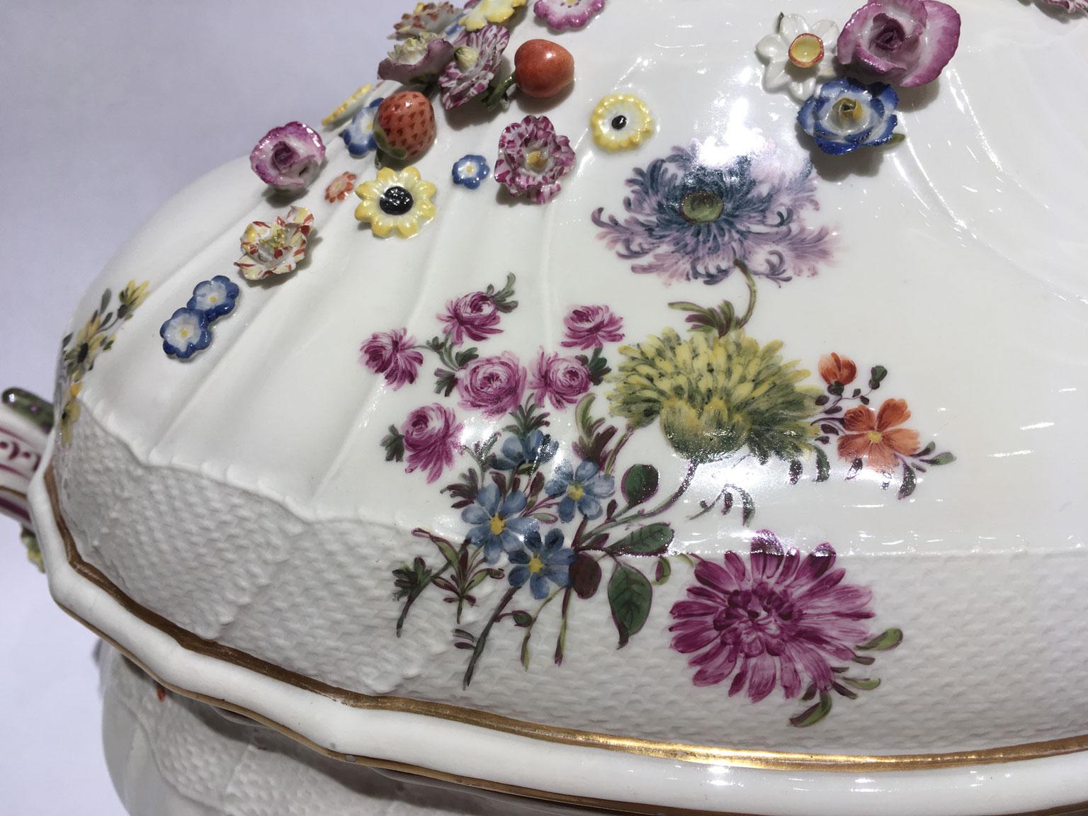 XVIII secolo 1755 Meissen Porcelain Ciotola o centrotavola con decorazione floreale in vendita