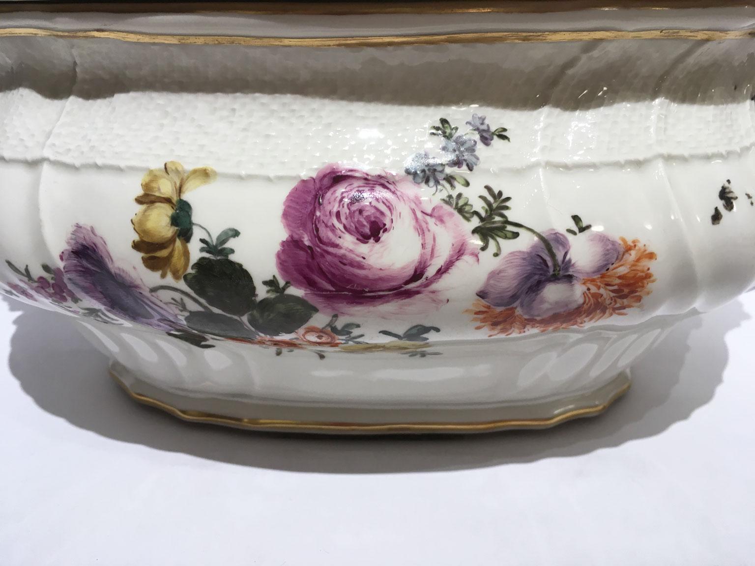 1755 Meissen Porcelain Ciotola o centrotavola con decorazione floreale in vendita 1