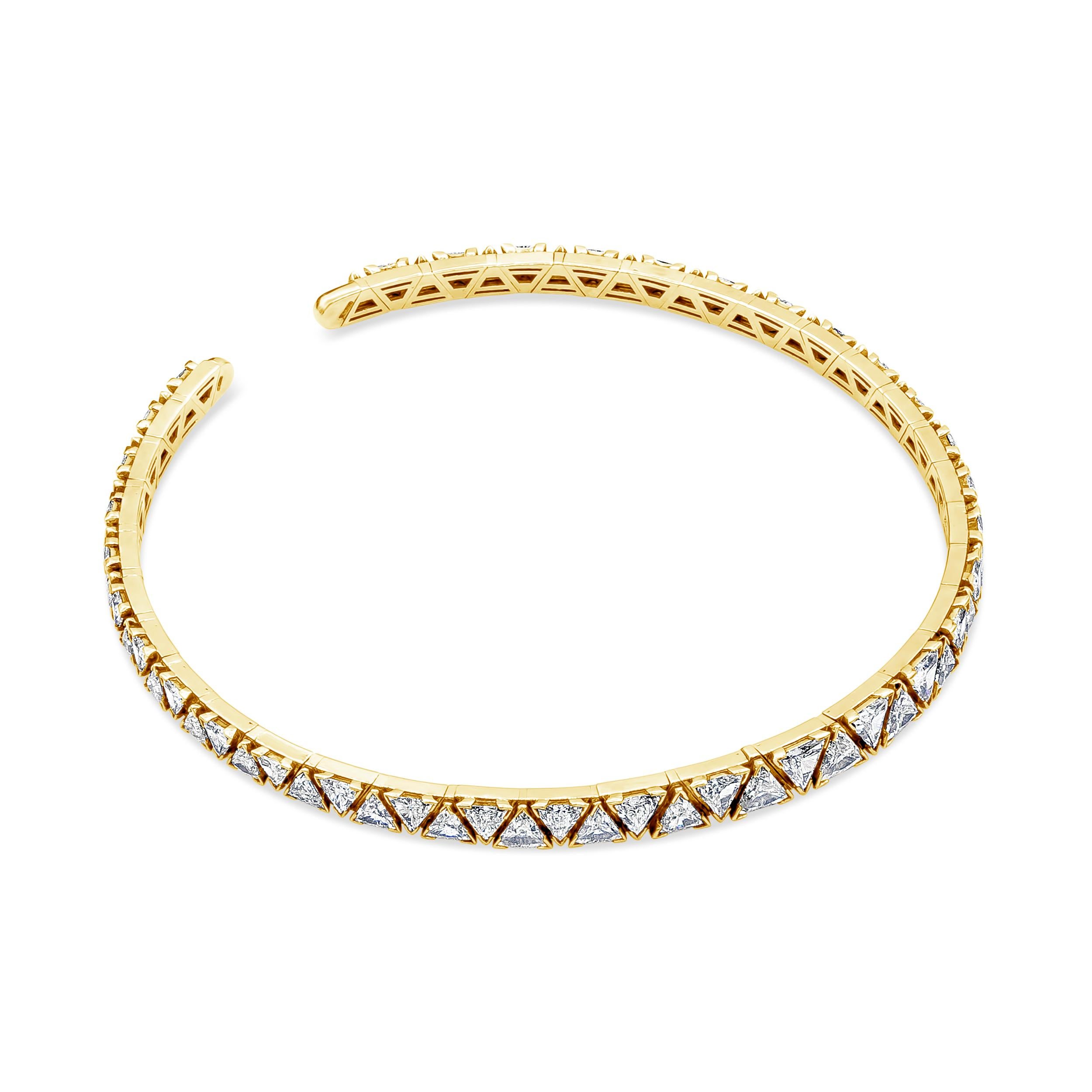 Modern 17.57 Carat Trillion Diamond Yellow Gold Choker Necklace