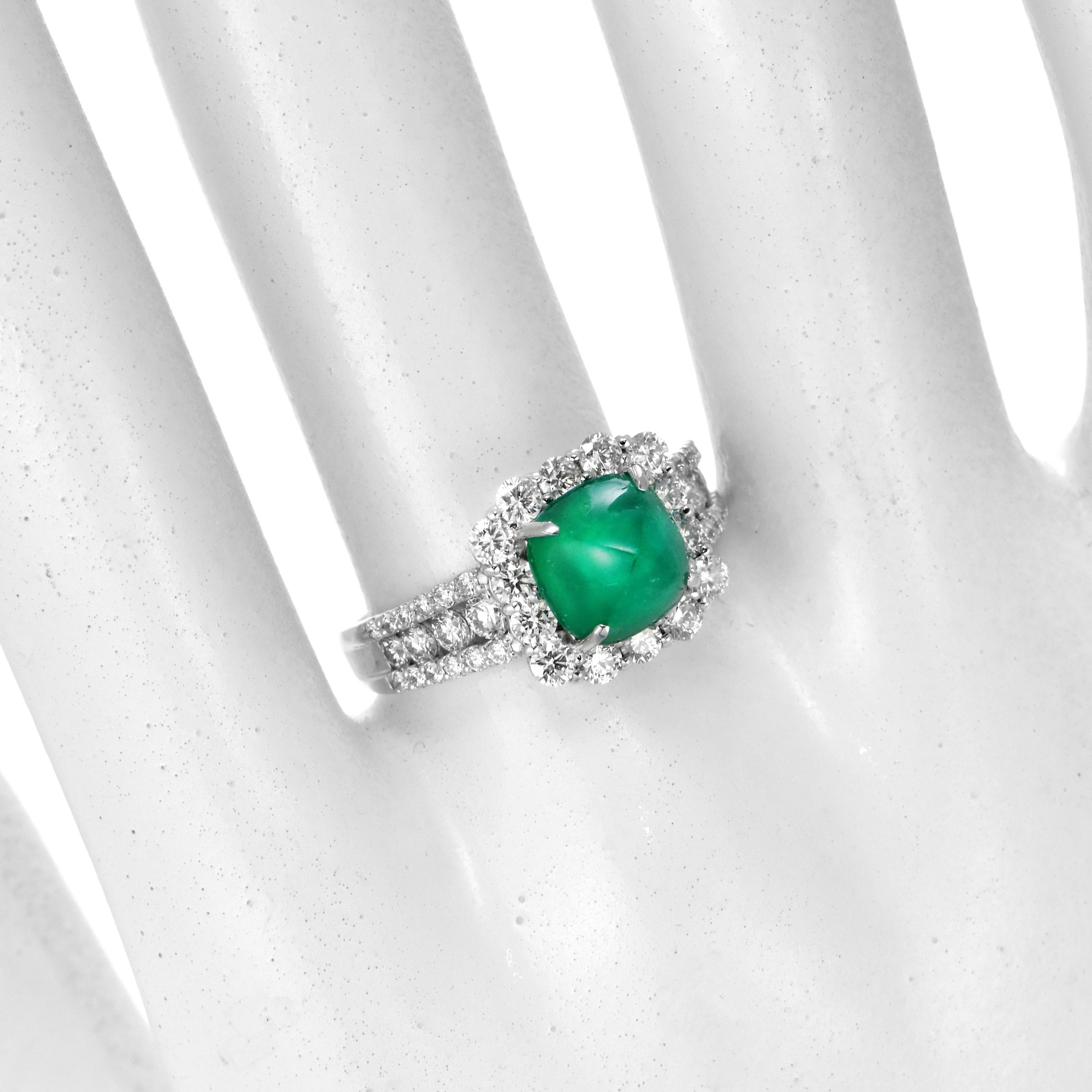1.759 Karat natürlicher kolumbianischer Zuckerhut-Smaragd & Diamantring aus Platin mit Zuckerhut-Smaragd im Zustand „Neu“ im Angebot in Tokyo, JP