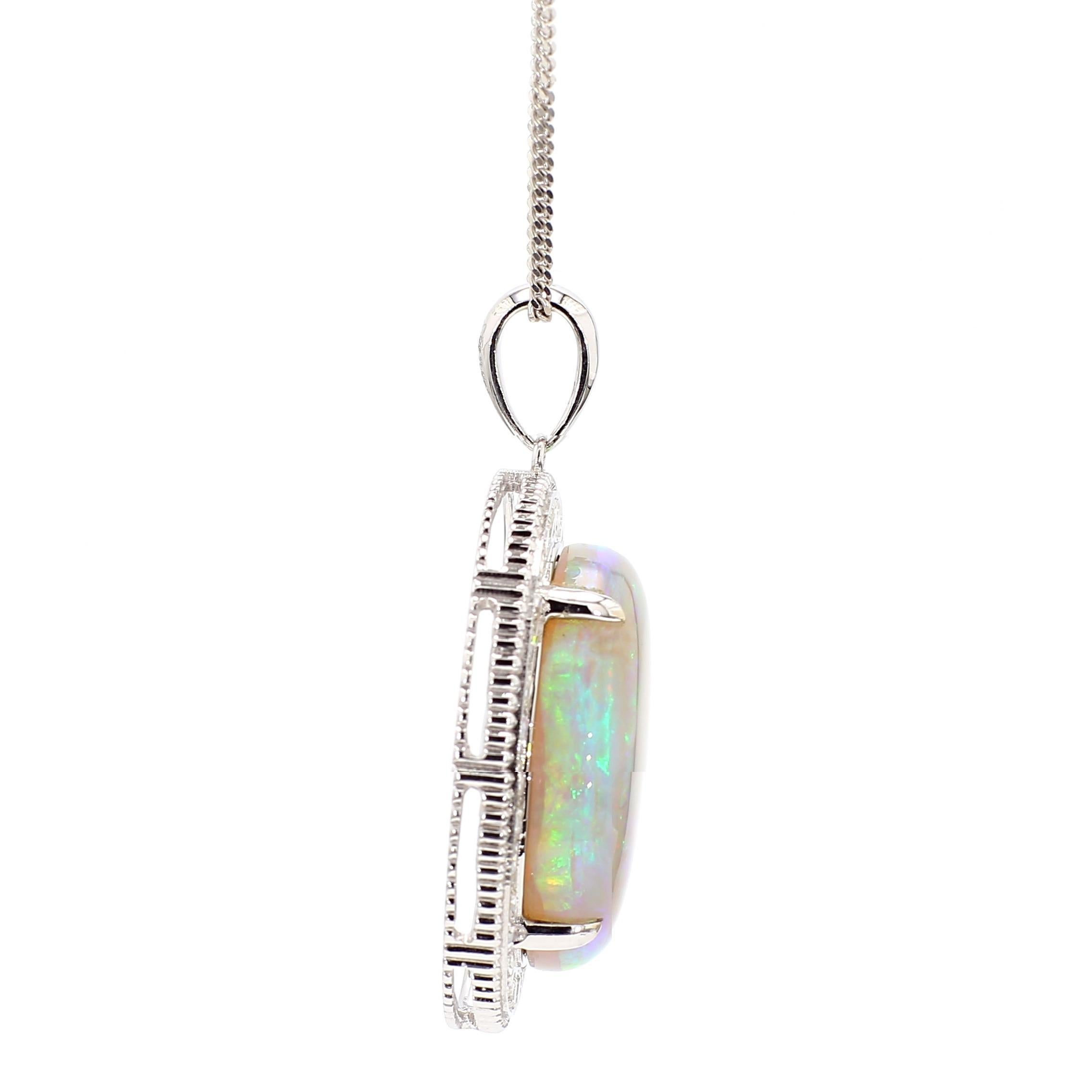 17.59 Carat White Opal & Diamond Halo Milgrain 18K White Gold Vintage Pendentif Pour femmes en vente