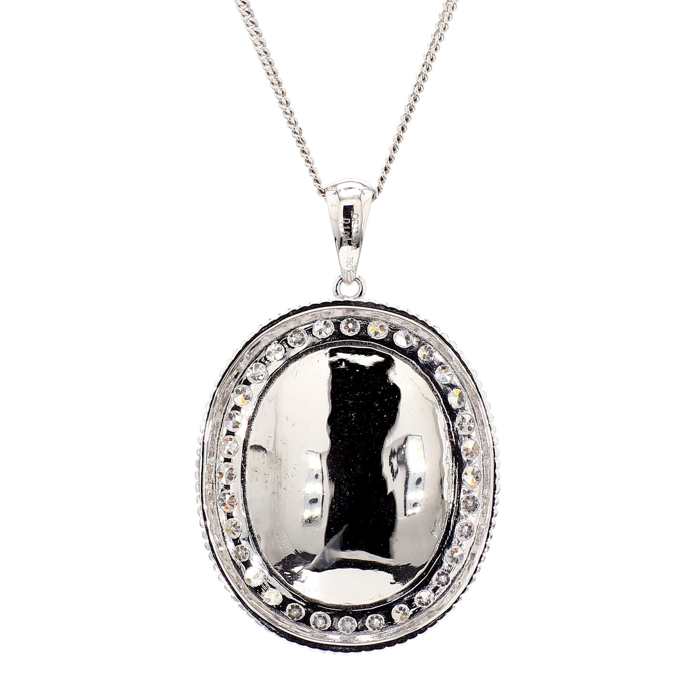17.59 Carat White Opal & Diamond Halo Milgrain 18K White Gold Vintage Pendentif en vente 1