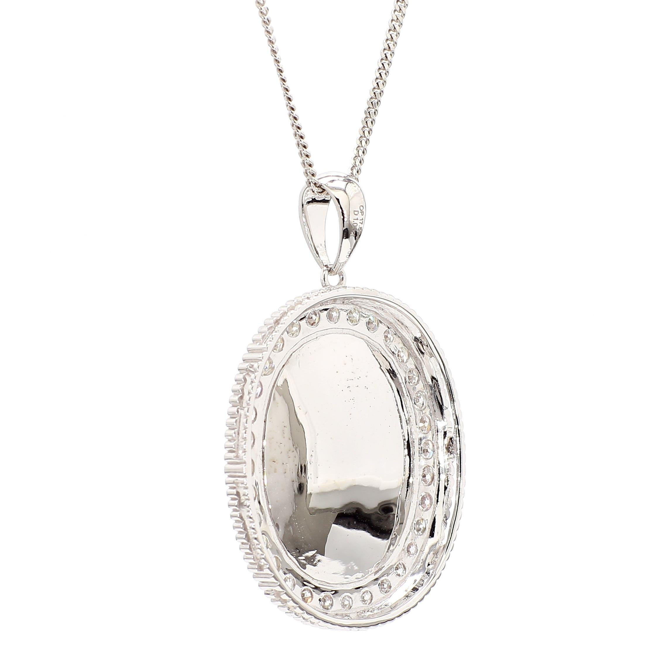 17.59 Carat White Opal & Diamond Halo Milgrain 18K White Gold Vintage Pendentif en vente 2