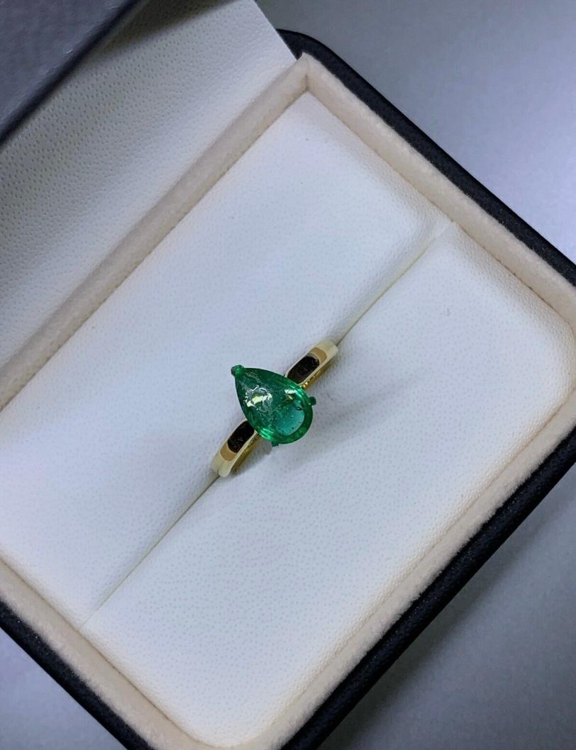 1.75ct Emerald Pear Shaped Solitaire Engagement Ring In 18ct Yellow Gold For Sale 1