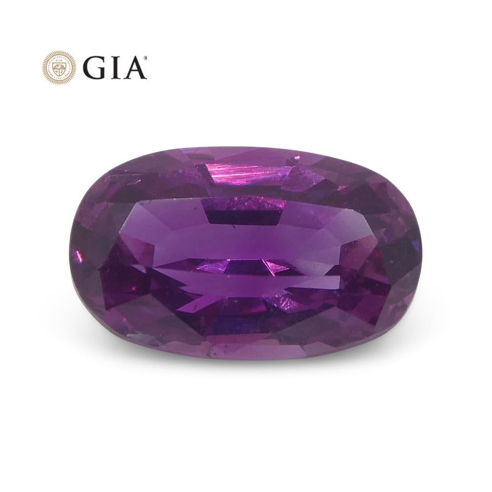 Brilliant Cut 1.75 Carat Oval Pink-Purple Sapphire GIA Certified Pakistan / Kashmir For Sale