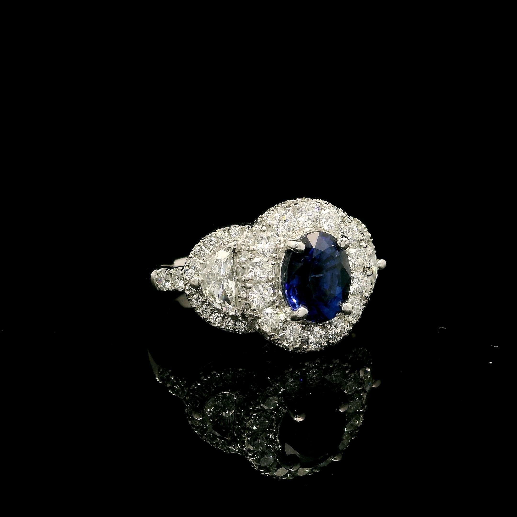 Taglio ovale Anello con zaffiro e diamante da 1,75 carati in vendita