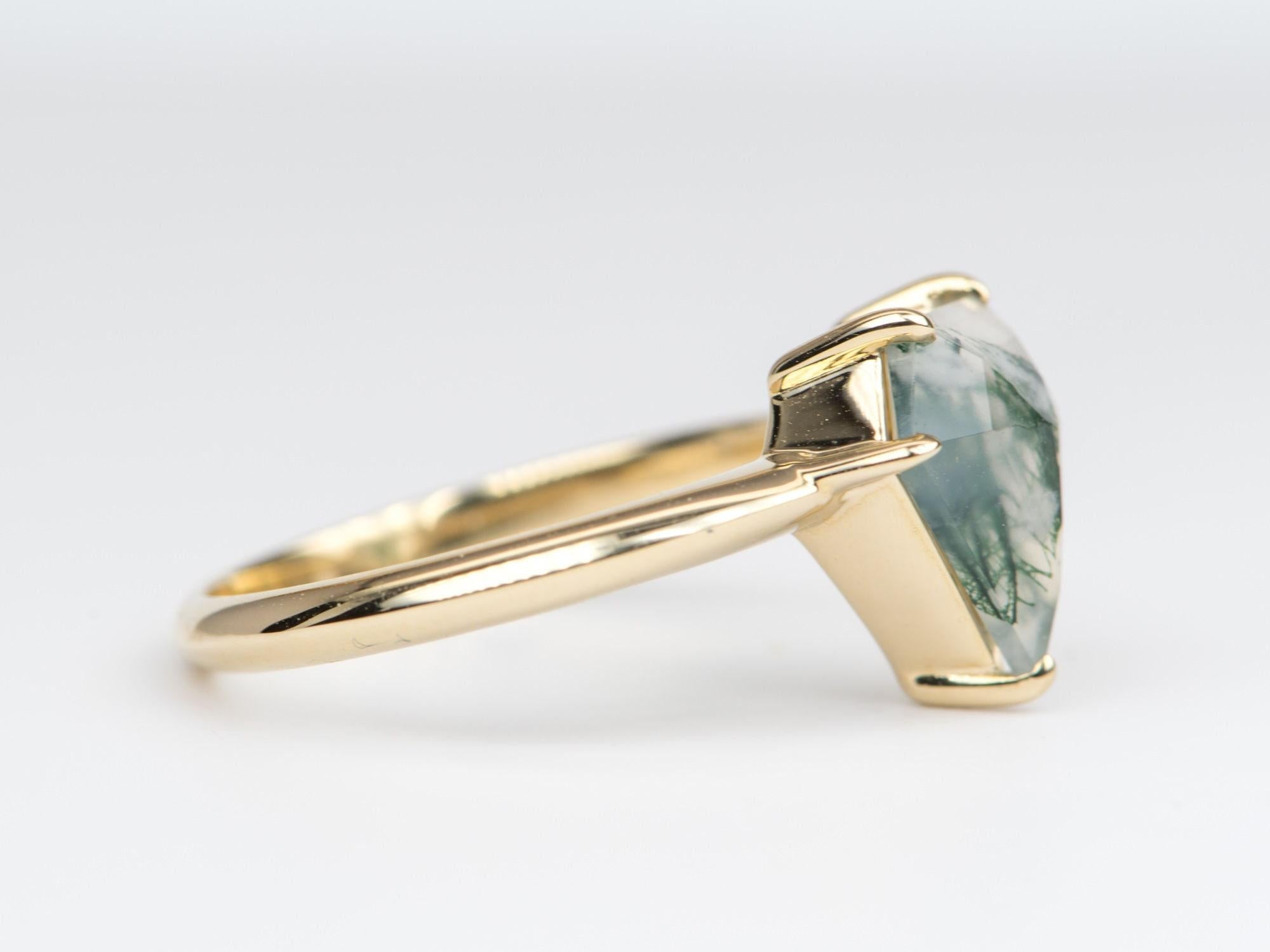 ♥ Solid 14K yellow gold ring set with a shield-shaped moss agate center stone secured with claw prongs
♥ The overall setting measures 11.3mm in width, 11.4mm in length, and sits 6.3mm tall from the finger


♥ US Size 7 (Free resizing up or down 1