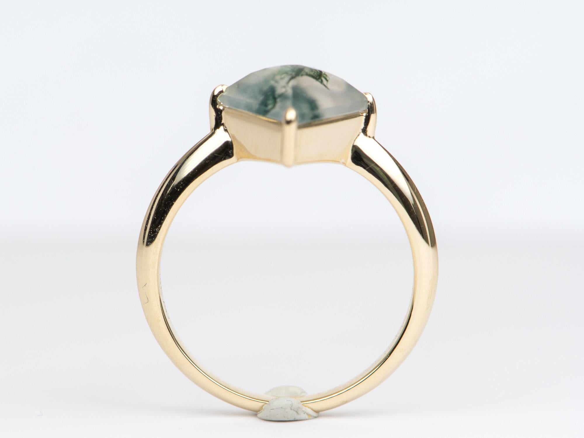 Taille écusson 1.75ct Shield-Shape Moss Agate 14K Yellow Gold Engagement Ring R6246 en vente