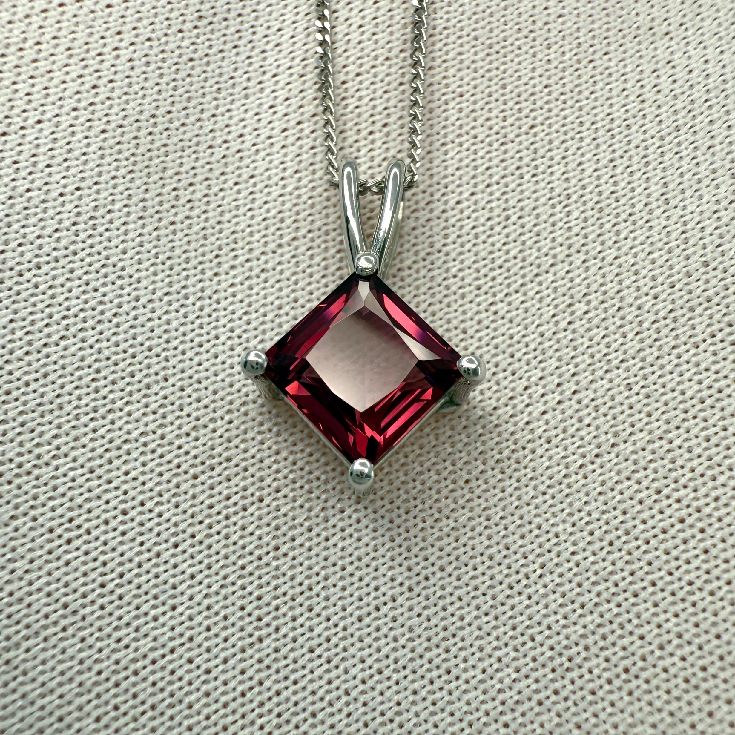 Quadrato Collana con ciondolo quadrato in platino 950 da 1,75 carati di rodolite rosa vivo e viola in vendita
