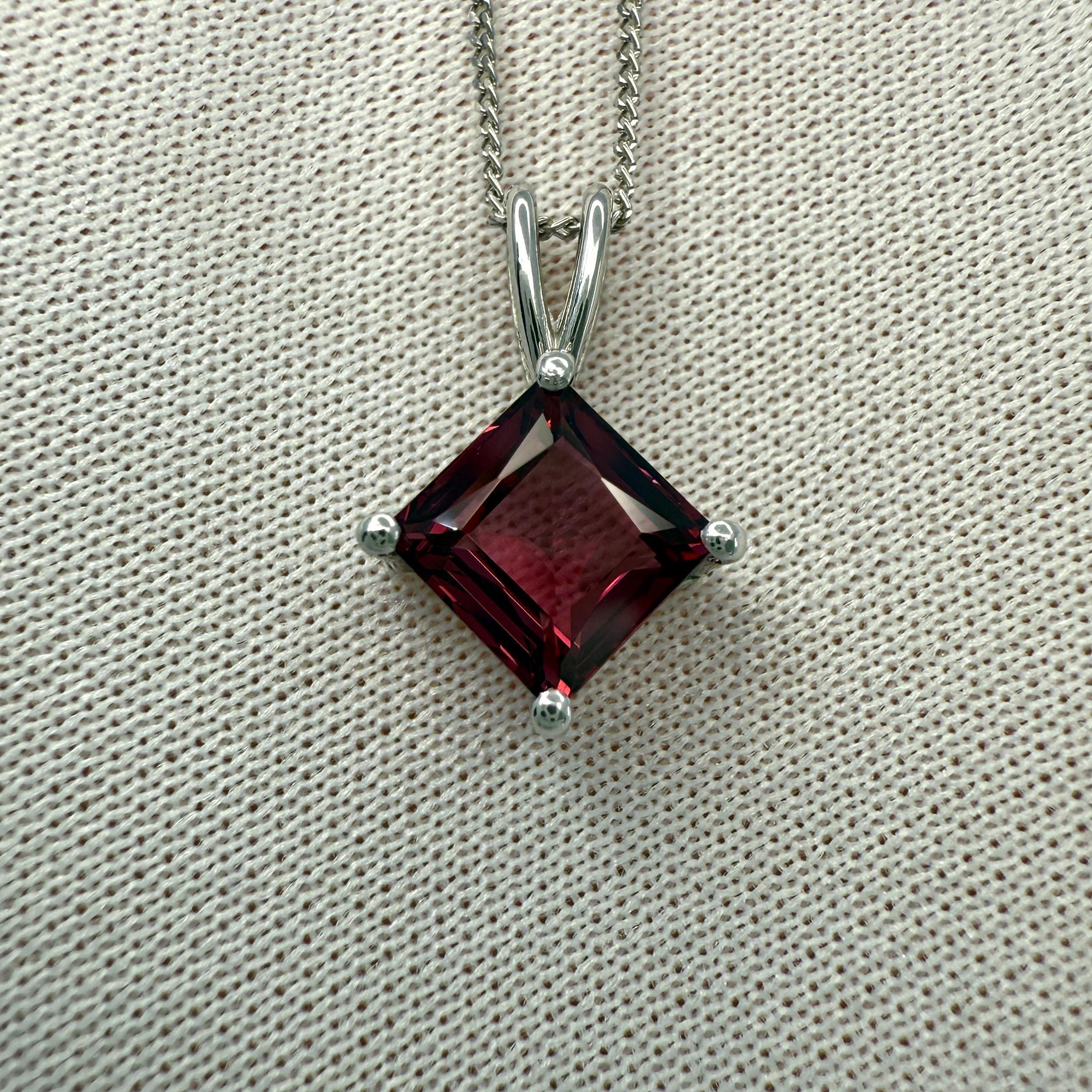 Donna Collana con ciondolo quadrato in platino 950 da 1,75 carati di rodolite rosa vivo e viola in vendita