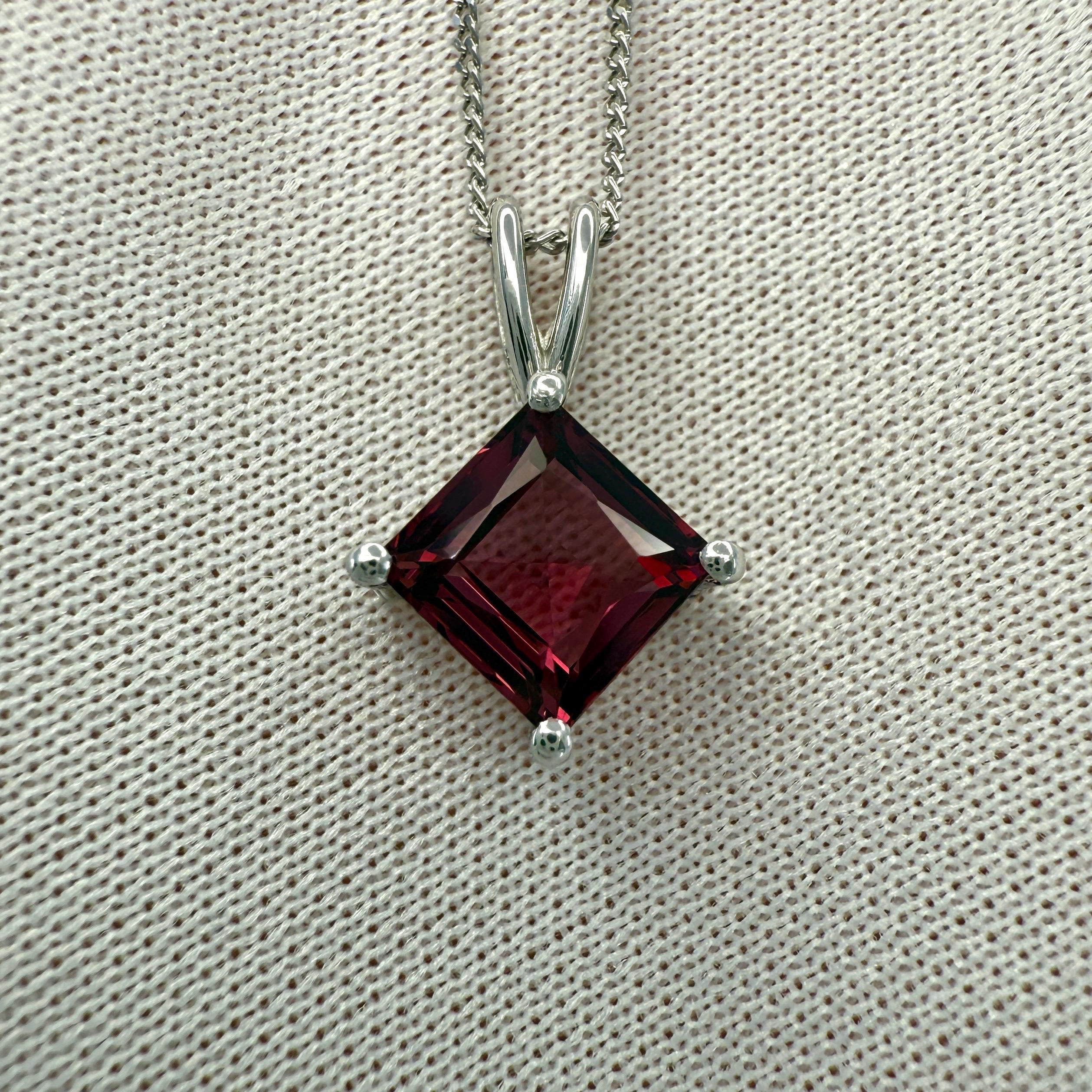 Collana con ciondolo quadrato in platino 950 da 1,75 carati di rodolite rosa vivo e viola in vendita 1