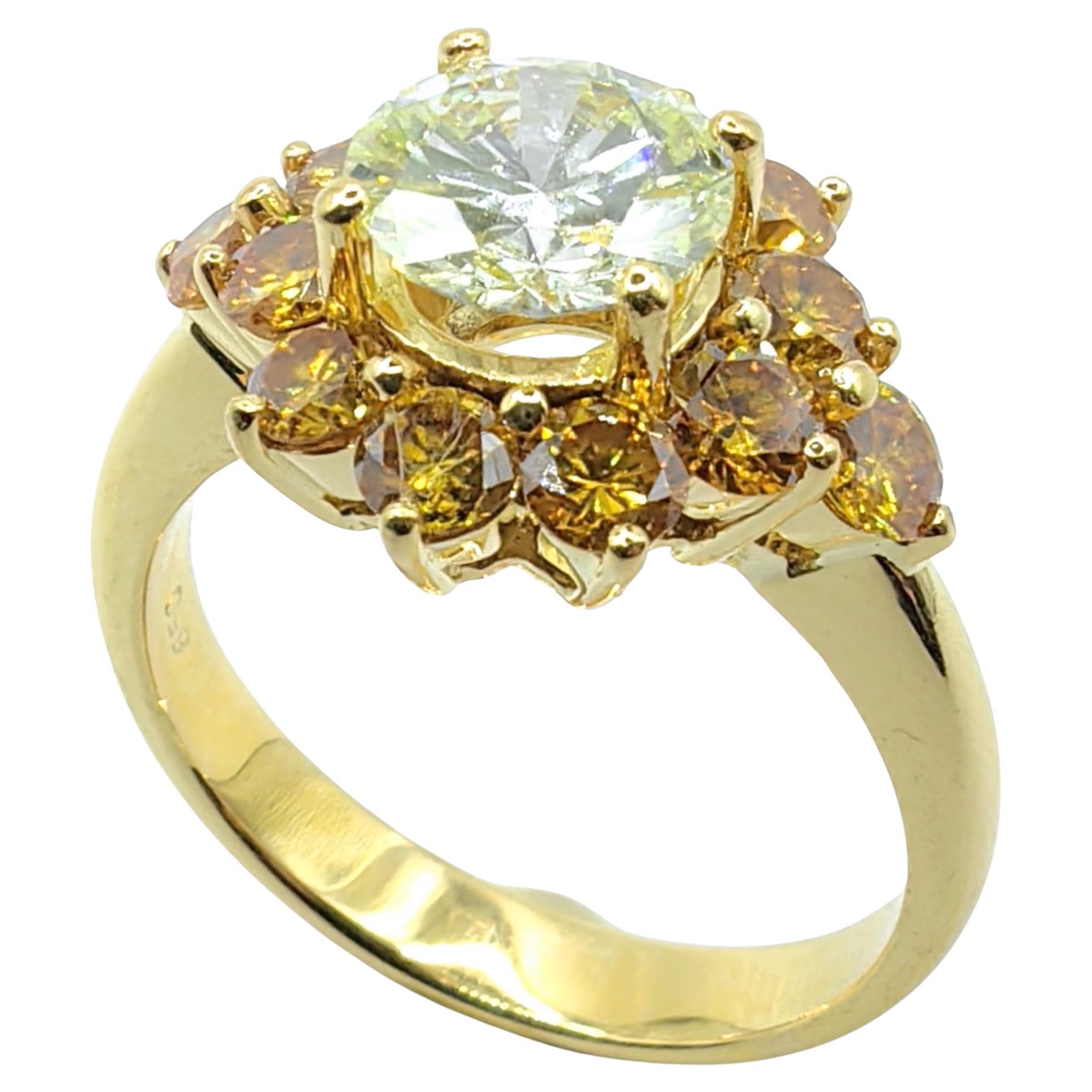 Halo-Ring mit einem runden Diamanten von 1,75 Karat in Weiß und „Fancy Vivid Yellow“ aus 850er Gelbgold