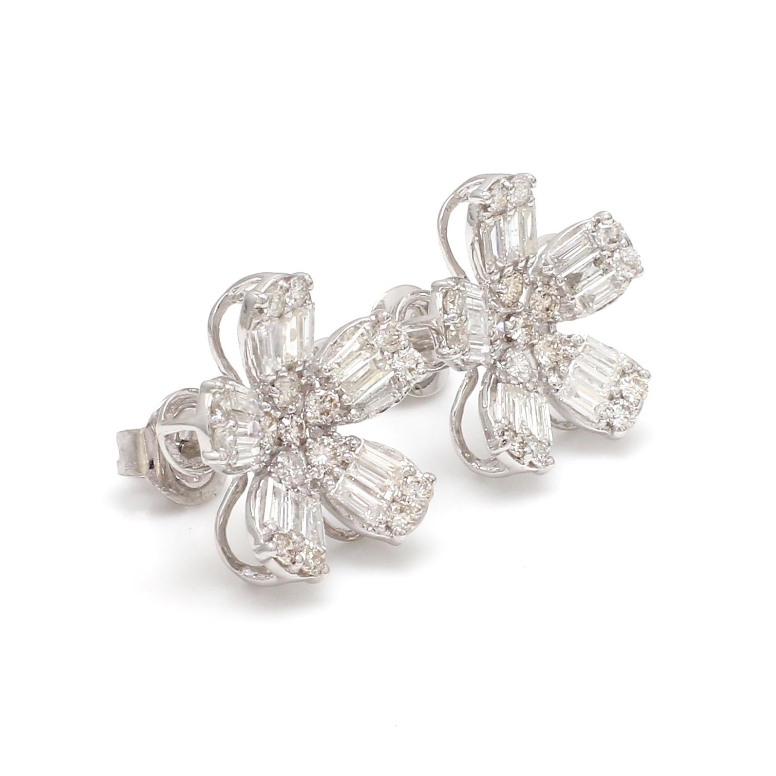 1.75cts SI/H Real Diamond Flower Studs Earring in 10 Karat Solid White Gold Gift (Boucles d'oreilles fleur en or blanc massif de 10 carats) Neuf - En vente à Diera, Dubai