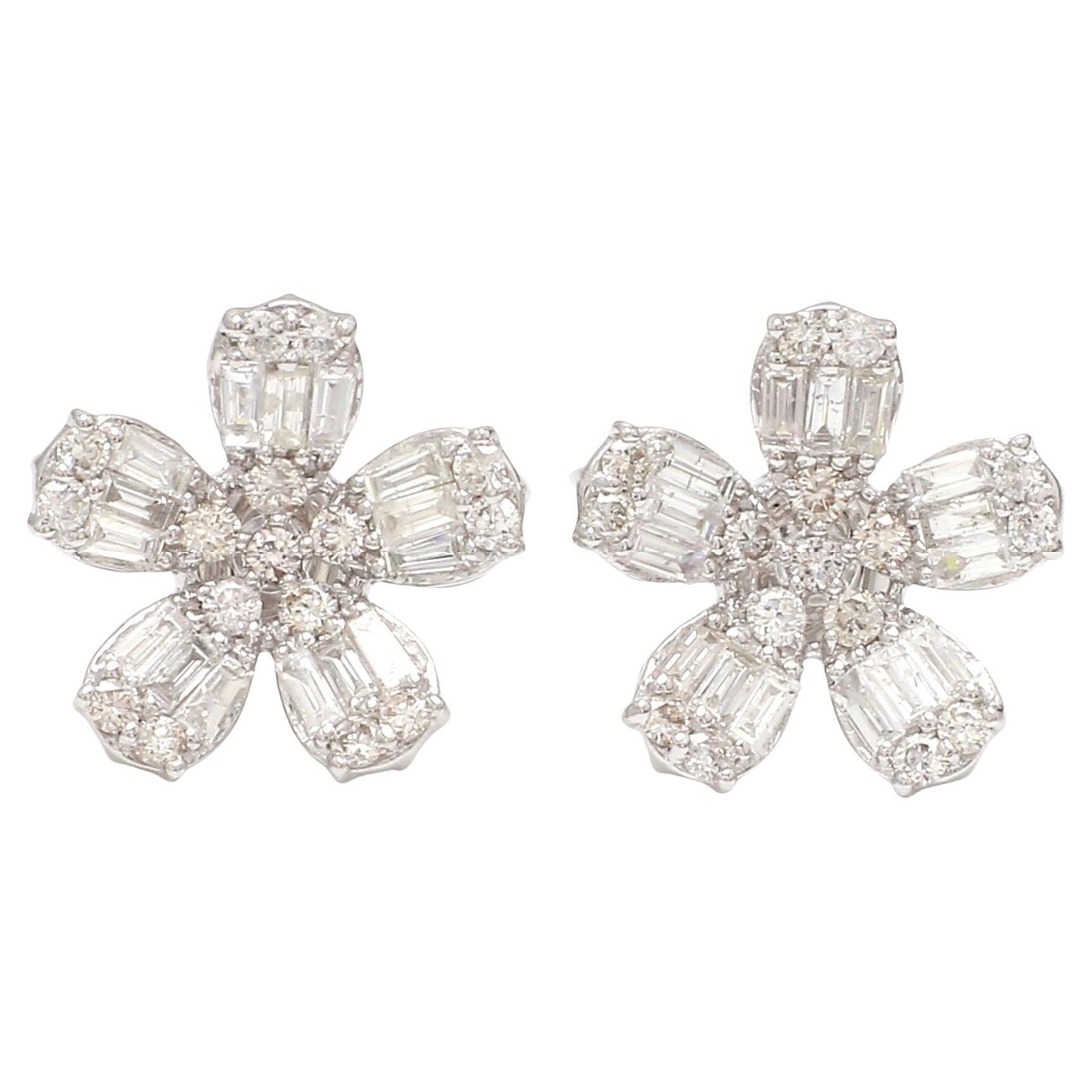 1.75cts SI/H Real Diamond Flower Studs Earring in 10 Karat Solid White Gold Gift (Boucles d'oreilles fleur en or blanc massif de 10 carats) en vente