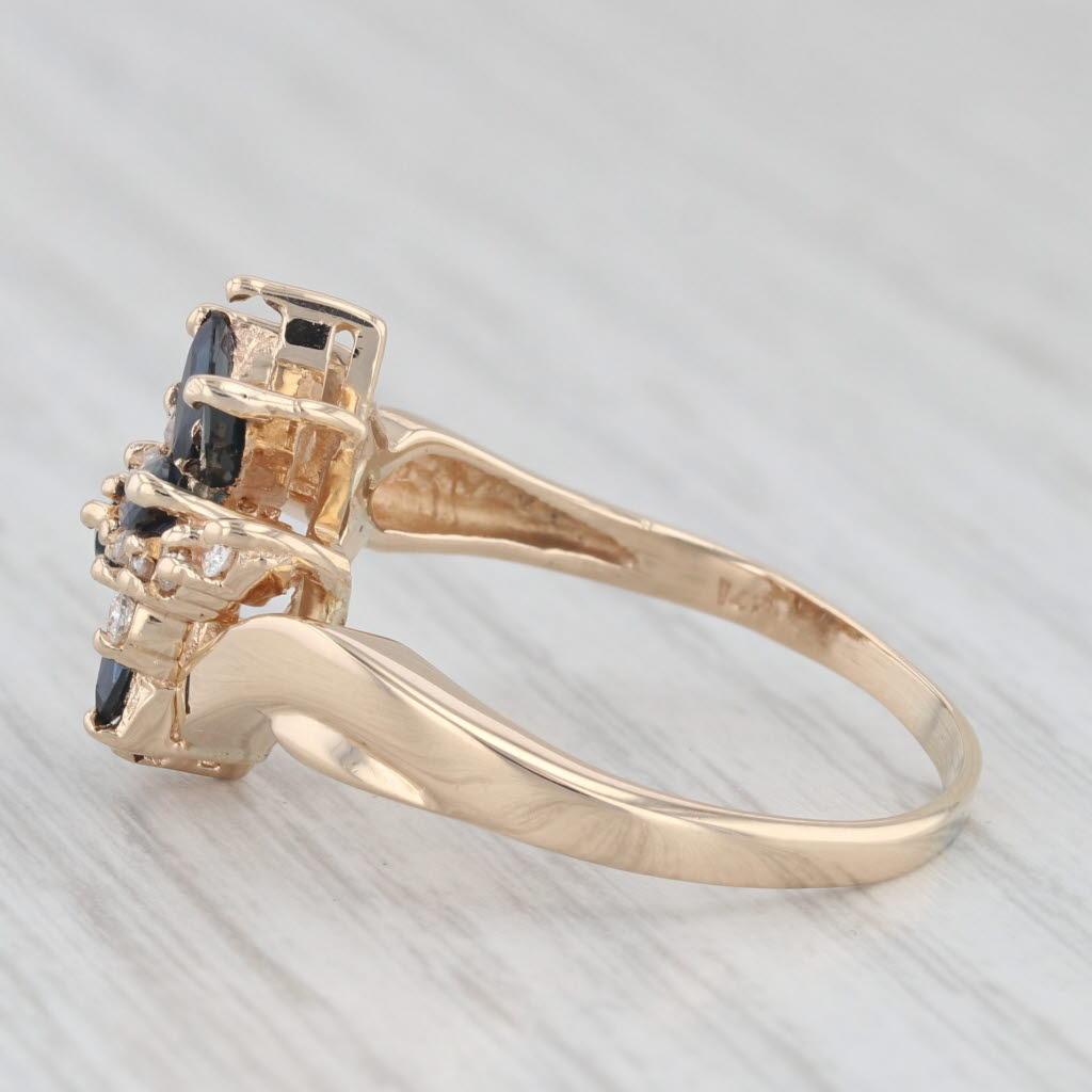Informazioni sulla gemma:
- Zaffiri naturali -
Carati totali - 1,60ctw
Taglio - Marquise Brilliante
Colore - Blu scuro
Trattamento - Riscaldato

- Diamanti naturali -
Carati totali - 0,15ctw
Taglio - Brillante rotondo
Colore - F - H.
Chiarezza - I1