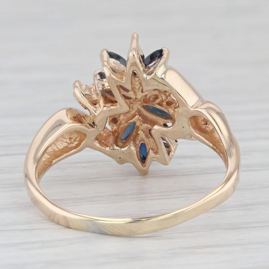 Taglio marquise Anello bypass con zaffiro blu e diamanti a grappolo da 1,75 ctw in oro giallo 14k, misura 10