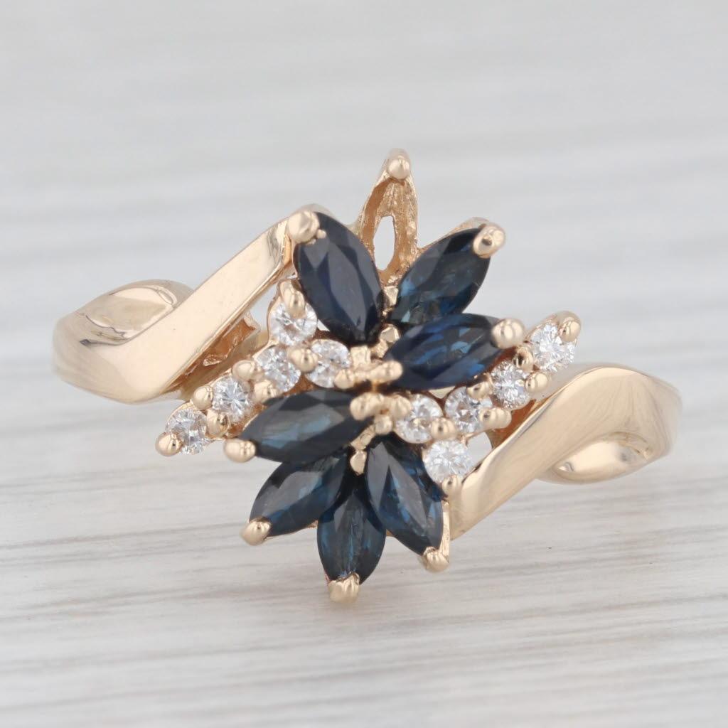 Anello bypass con zaffiro blu e diamanti a grappolo da 1,75 ctw in oro giallo 14k, misura 10 In condizioni buone a McLeansville, NC