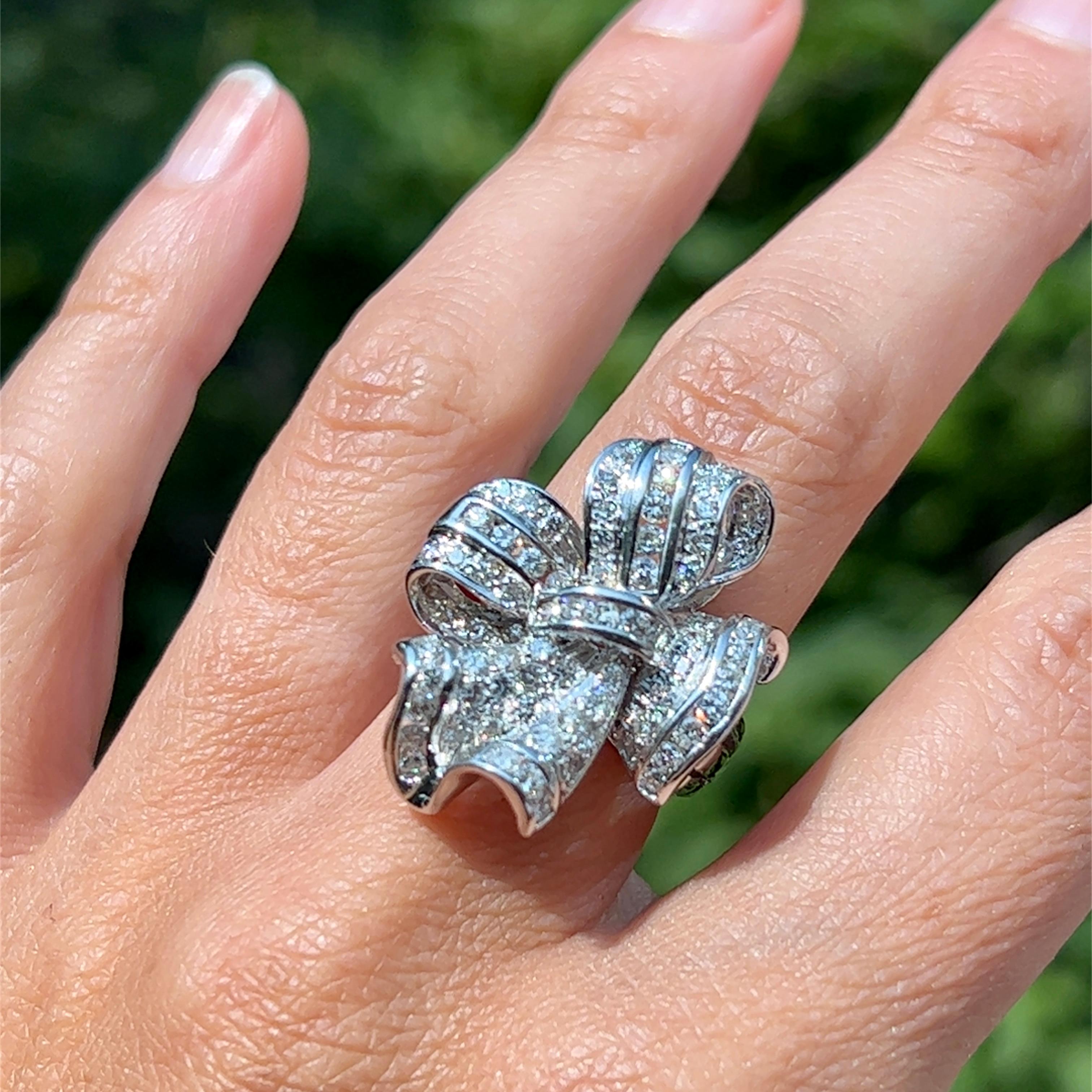 1,75 Karat Diamant-Cluster-Ring mit Schleifendesign aus 18 Karat Weißgold 3