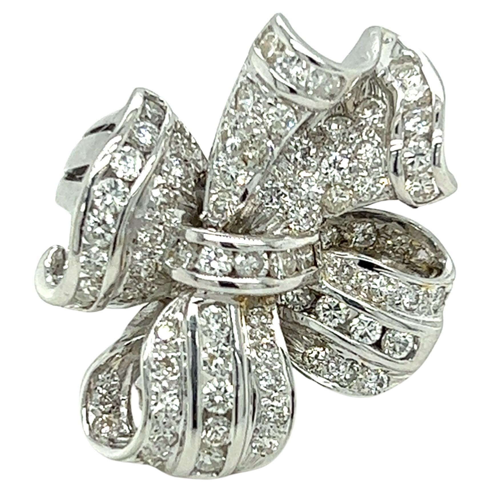 1,75 Karat Diamant-Cluster-Ring mit Schleifendesign aus 18 Karat Weißgold