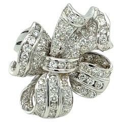 1,75 Karat Diamant-Cluster-Ring mit Schleifendesign aus 18 Karat Weißgold