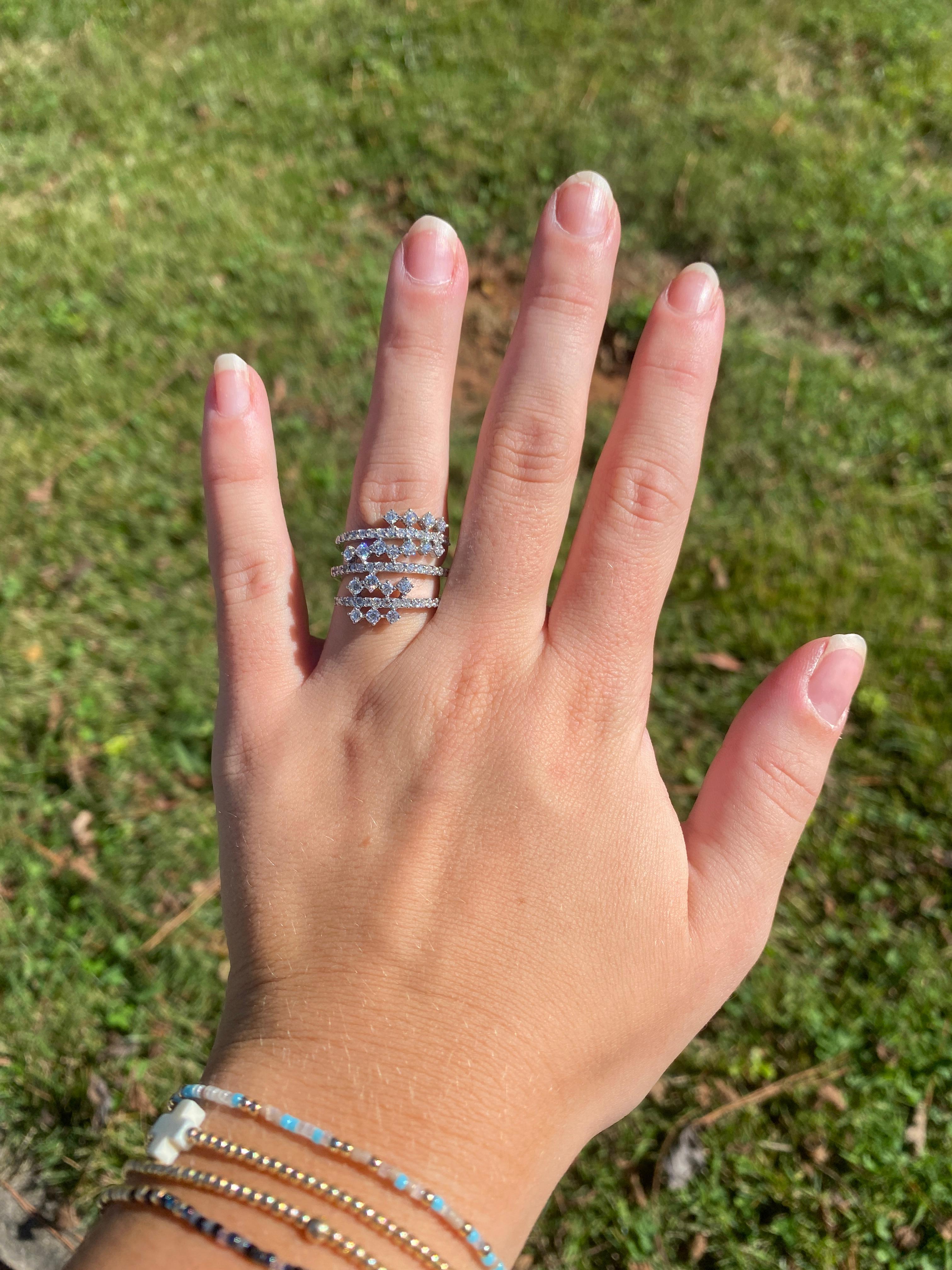 1.75ctw Diamond Cluster Wrap Ring, or blanc 18k, taille de bague 6.5 en vente 1