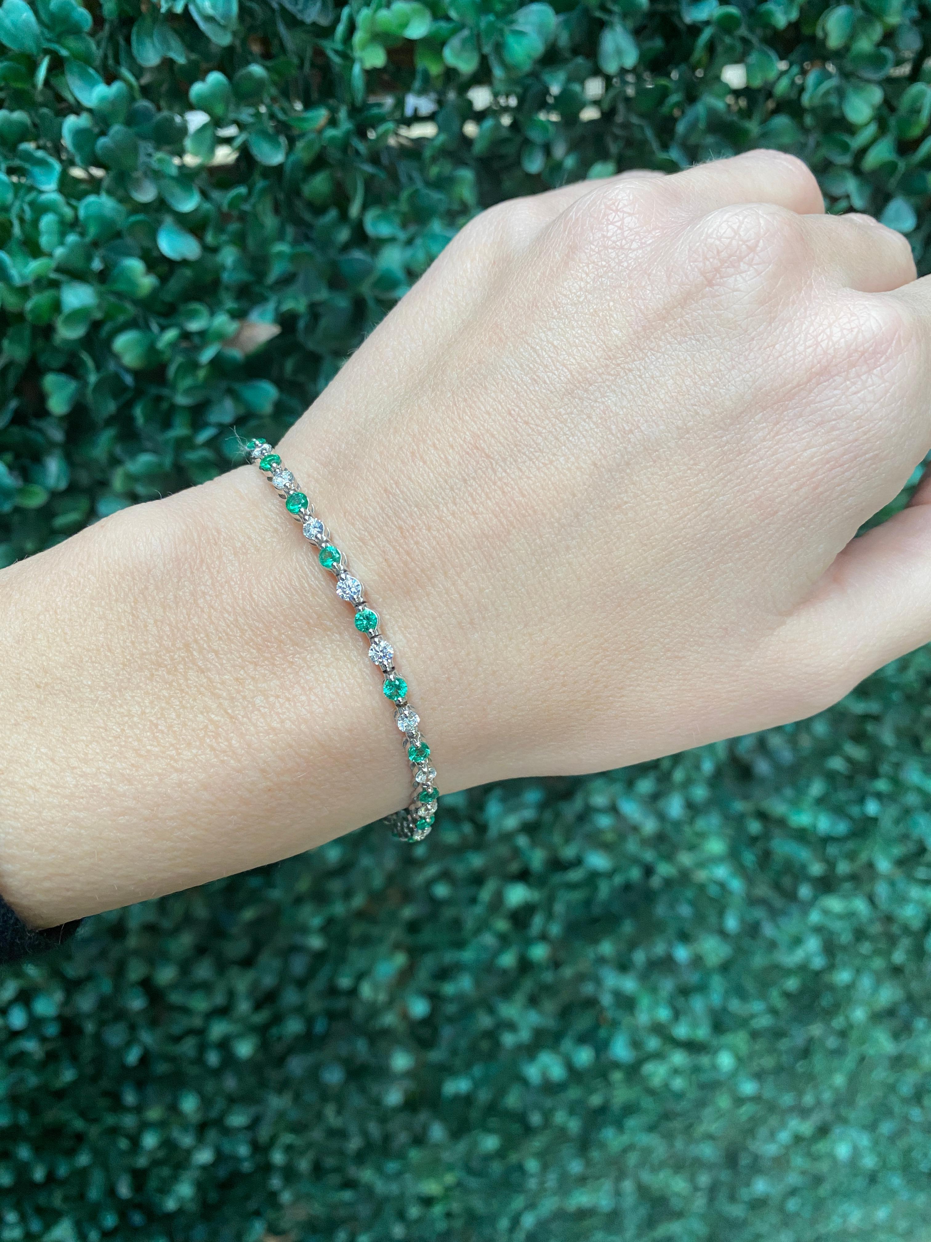 1.75ctw Natural Round Emeralds & 2.01ctw Round Diamonds Line Bracelet For Sale 3