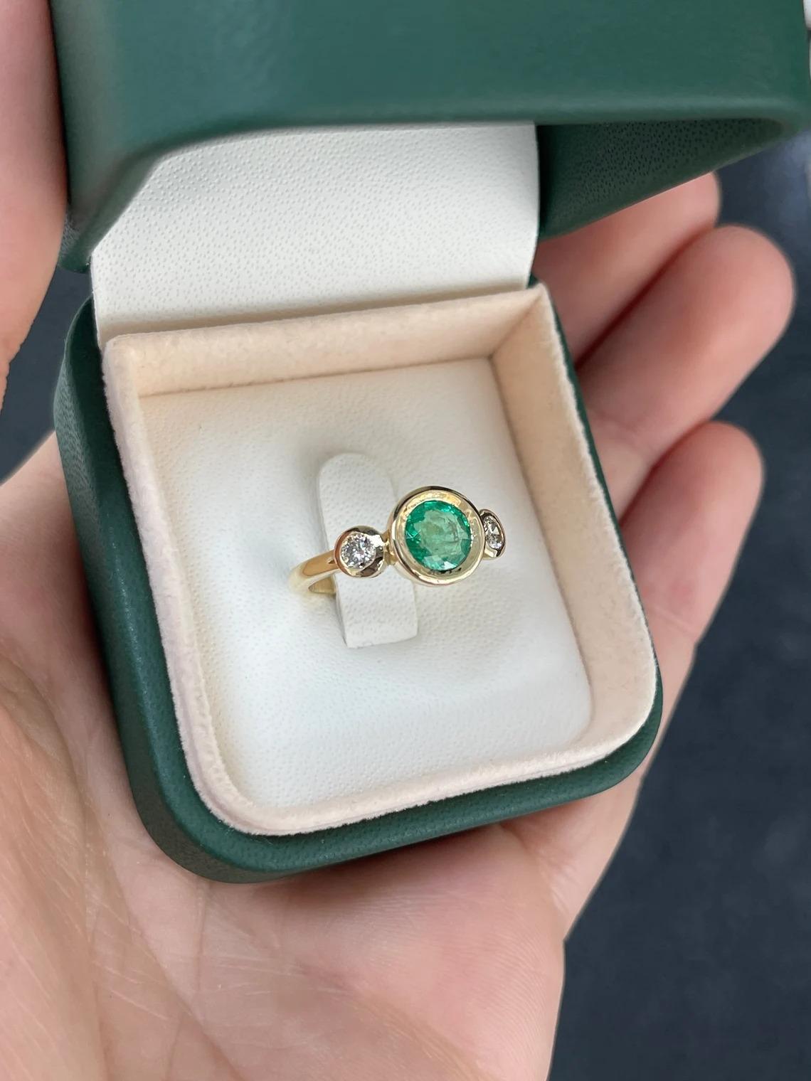 1.75tcw 14K Spring Green Round Emerald & Diamond Three Stone Bezel Gold Ring For Sale 1