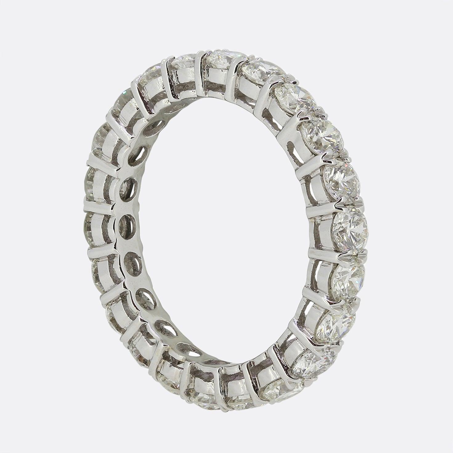 This is a 18ct white gold diamond full eternity ring. The ring plays host to twenty-two claw set round brilliant cut diamonds that are well matched for colour, size and presence. 

Condition: Used (Very Good)
Weight: 2.4 grams
Size: I 1/2
Band
