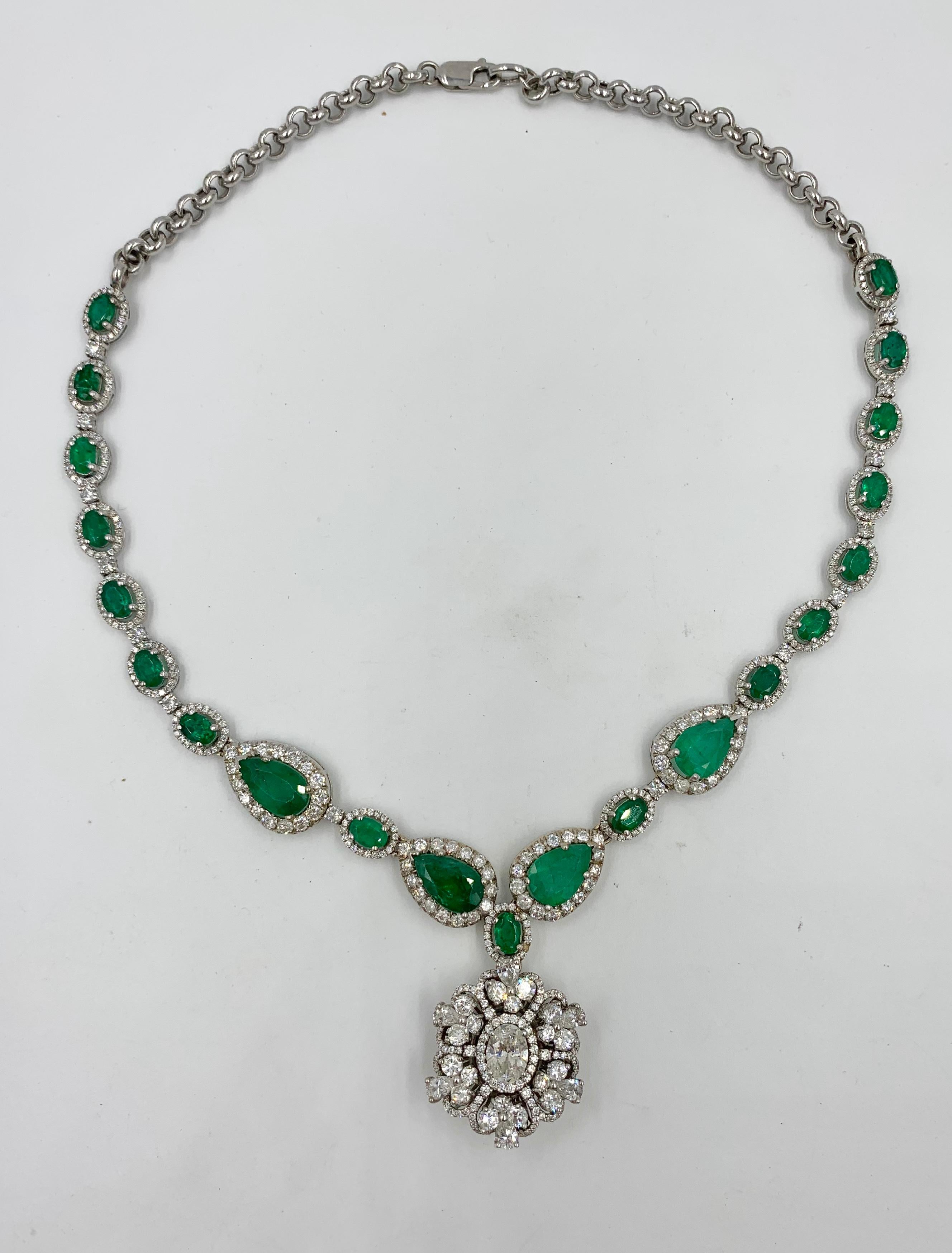 17.6 Carat Emerald 6.3 Carat Diamond Pendant Necklace Antique Estate Gold For Sale 1