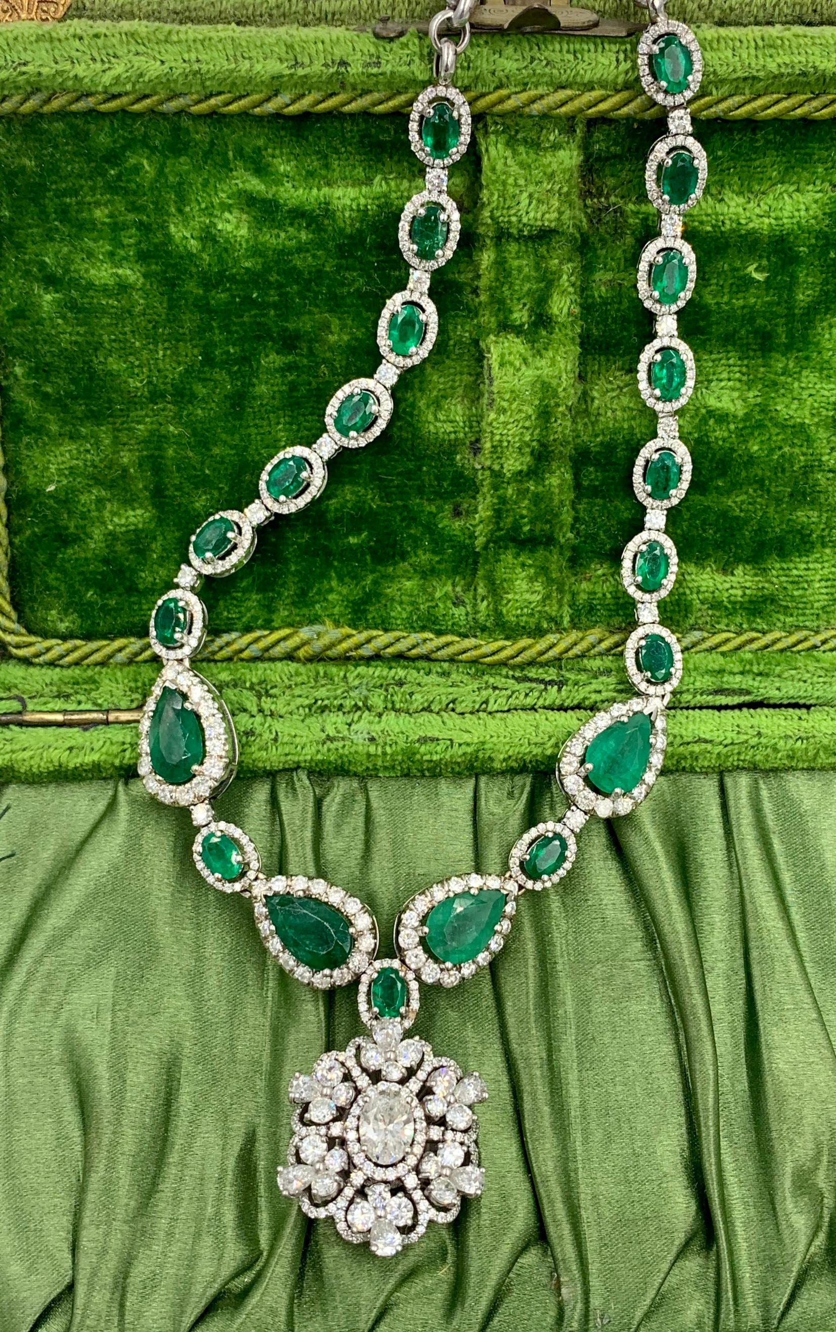 17.6 Carat Emerald 6.3 Carat Diamond Pendant Necklace Antique Estate Gold For Sale 2