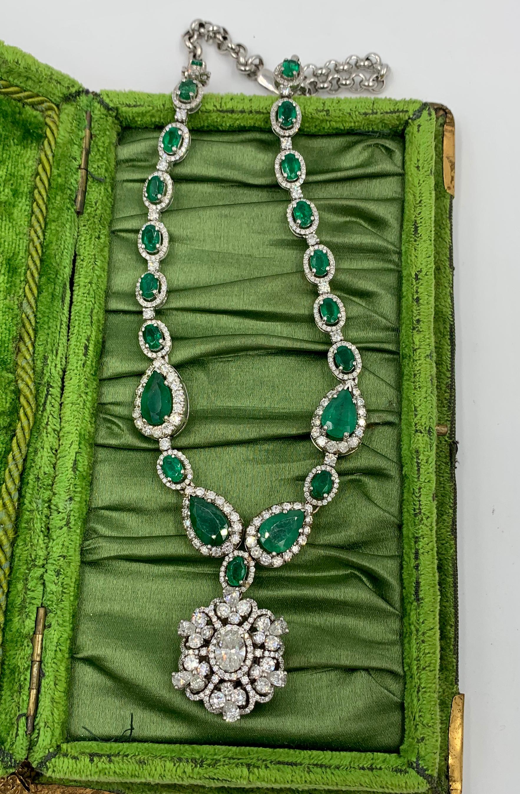 17.6 Carat Emerald 6.3 Carat Diamond Pendant Necklace Antique Estate Gold For Sale 3