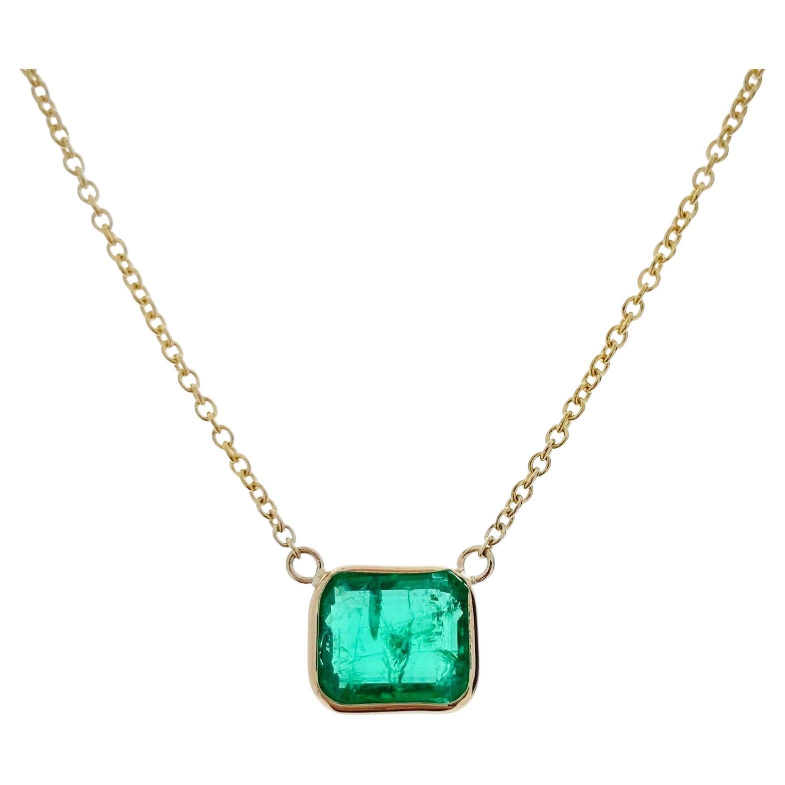 1.76 Carat Green Emerald  Fashion Necklaces In 14K Yellow Gold For Sale