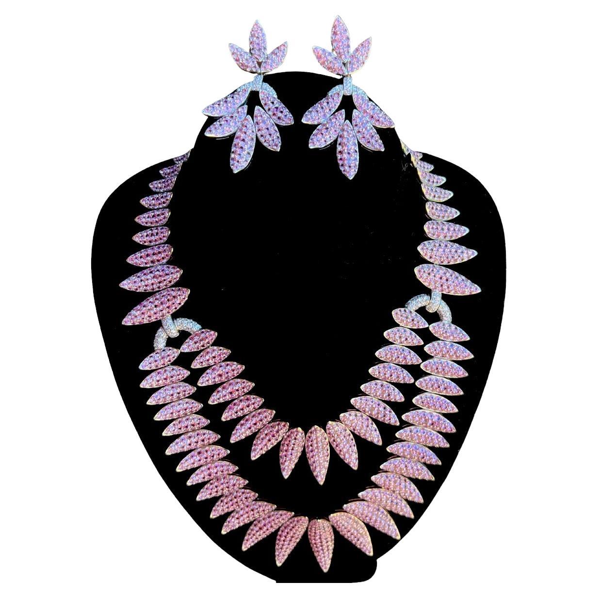 Suite di collane e orecchini con zaffiri rosa e diamanti da 176 carati