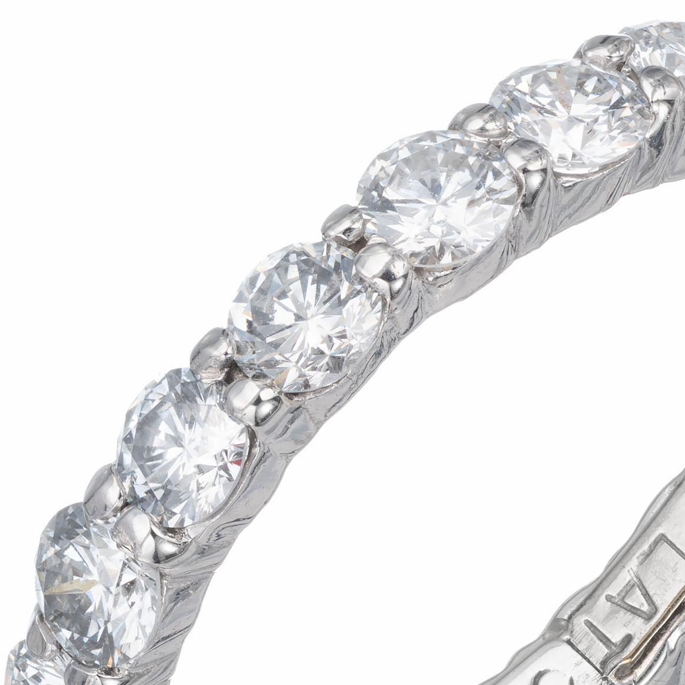 Alliance d'éternité en platine avec diamants ronds de 1,76 carat Excellent état - En vente à Stamford, CT