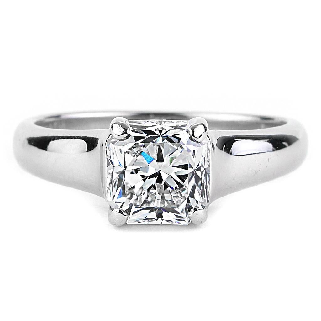 This Tiffany & Co Lucida ring is made of platinum and weighs 4.10 DWT (approx. 6.38 grams). It contains one lucida I and VVS2 clarity diamond weighing 1.76 CTTW.