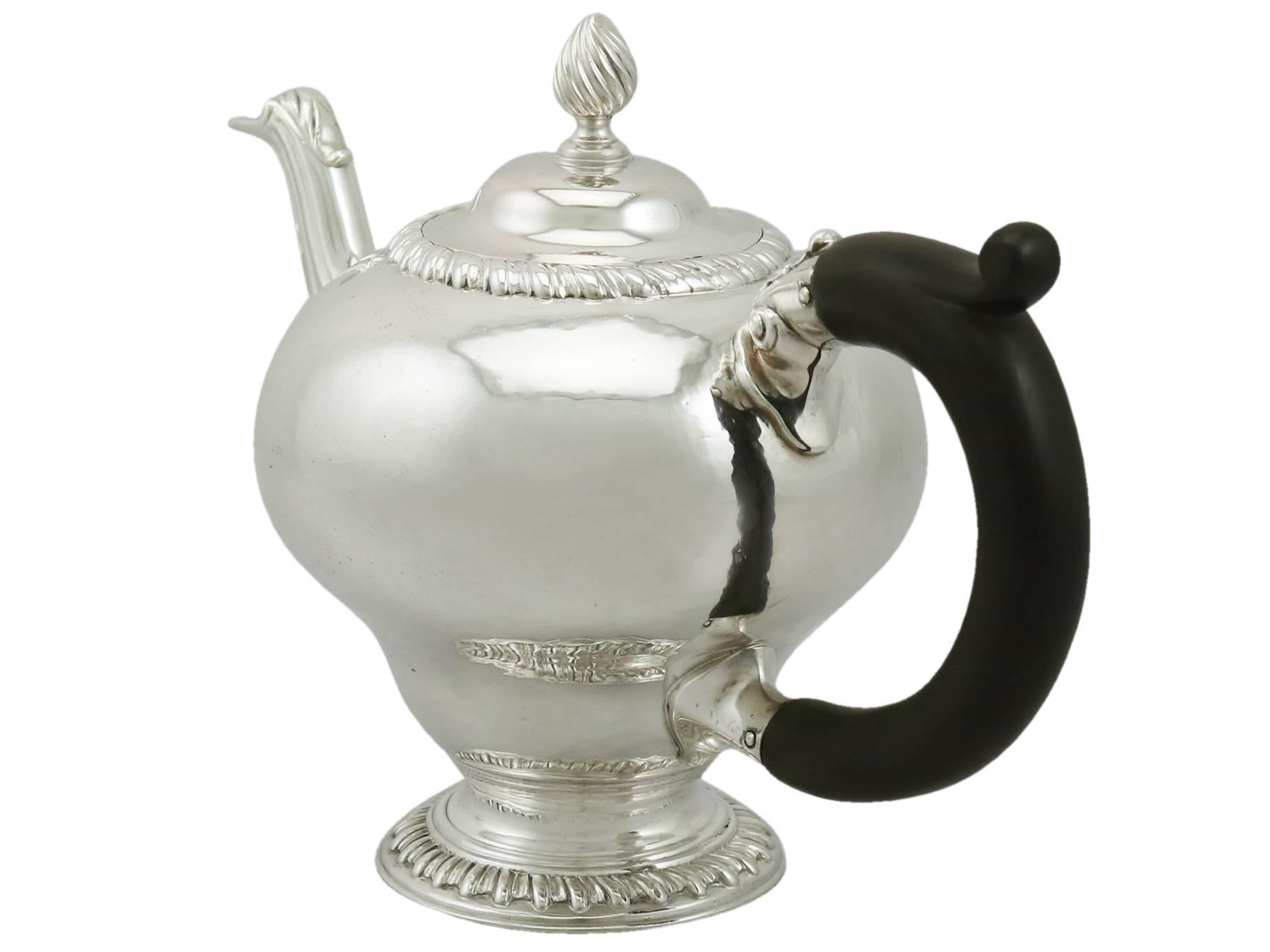 Antique 1760s Georgian Sterling Silver Bachelor Teapot In Excellent Condition In Jesmond, Newcastle Upon Tyne