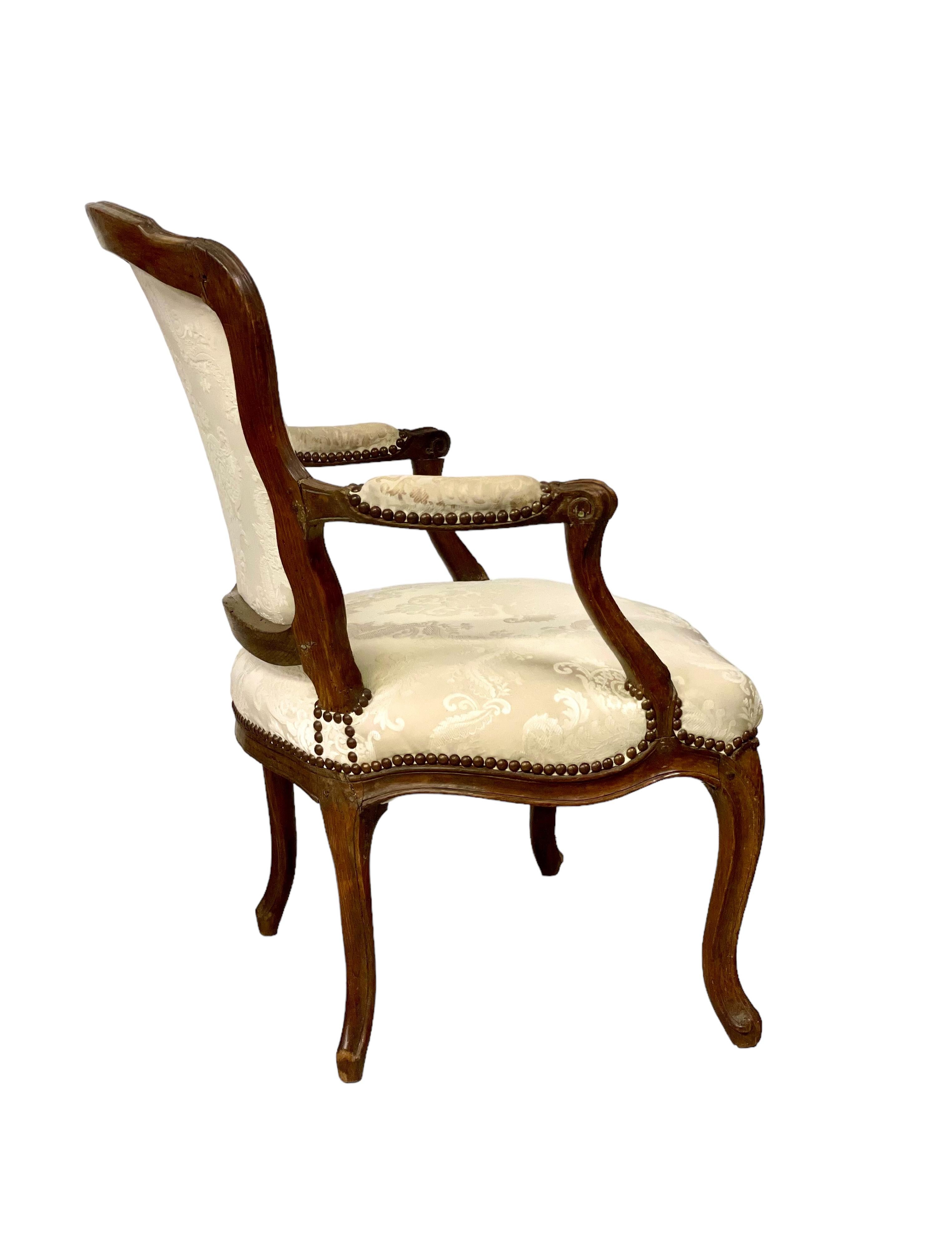 1760s Louis XV Period Fauteuil à La Reine by Mathieu Bauve For Sale 4