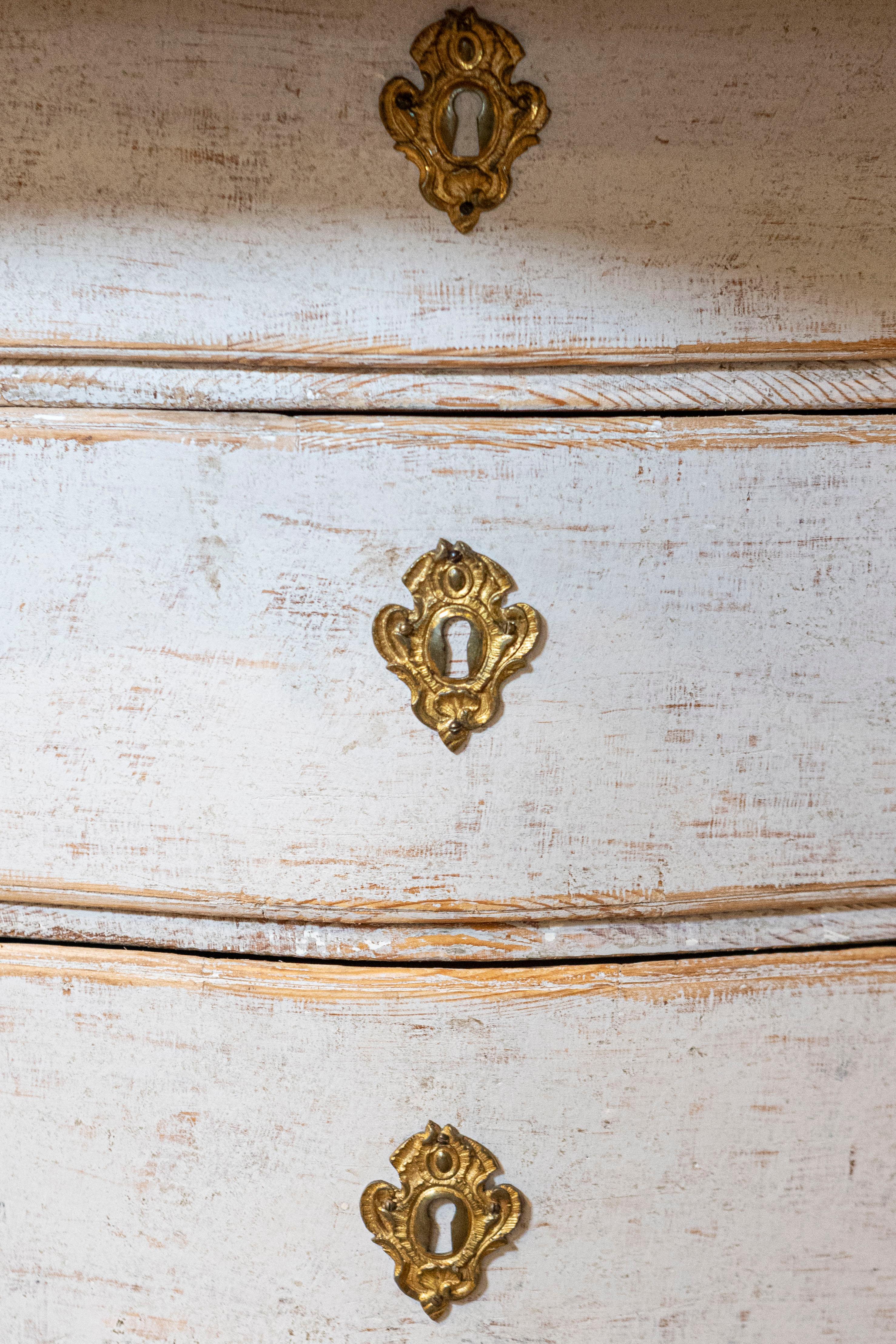 1760s Rococo Period Swedish Light Grey Painted Chest of Drawers with Pull-Out For Sale 6