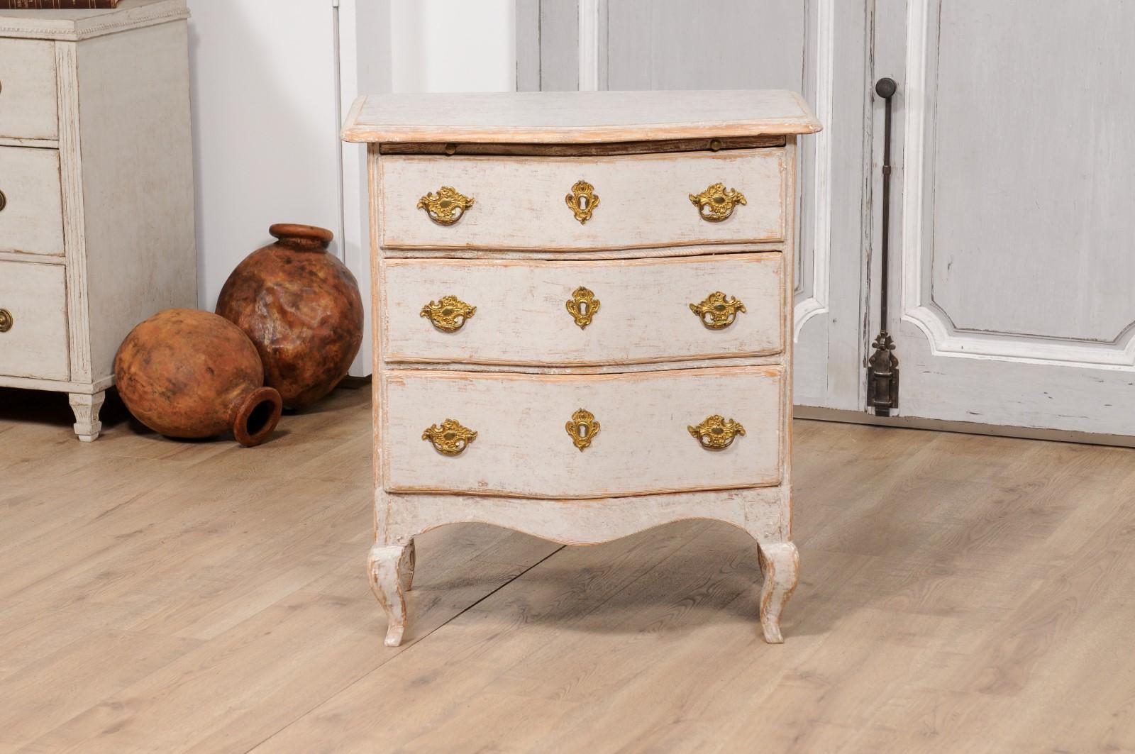1760s Rococo Period Swedish Light Grey Painted Chest of Drawers with Pull-Out In Good Condition For Sale In Atlanta, GA