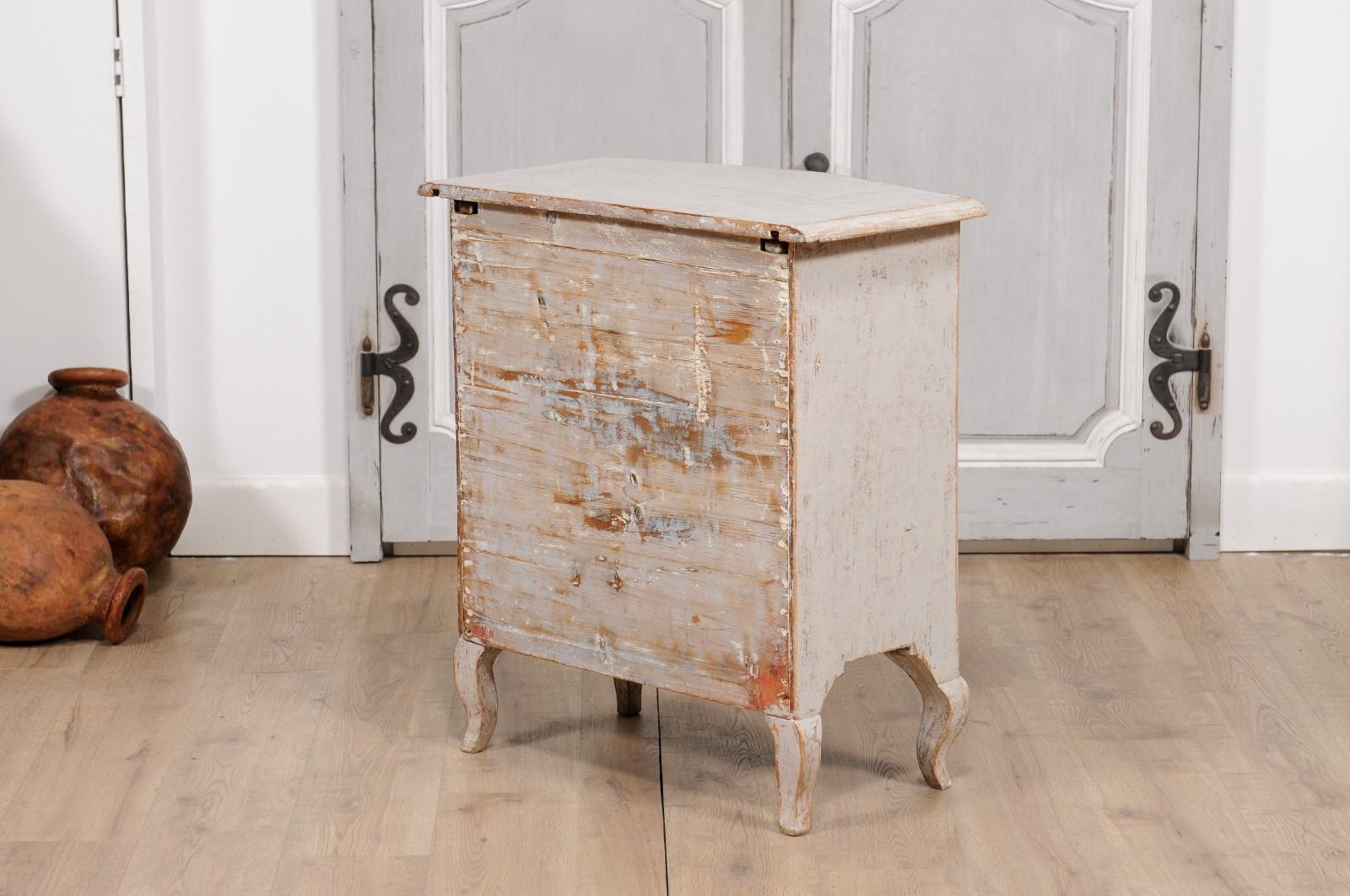 1760s Rococo Period Swedish Light Grey Painted Chest of Drawers with Pull-Out For Sale 3