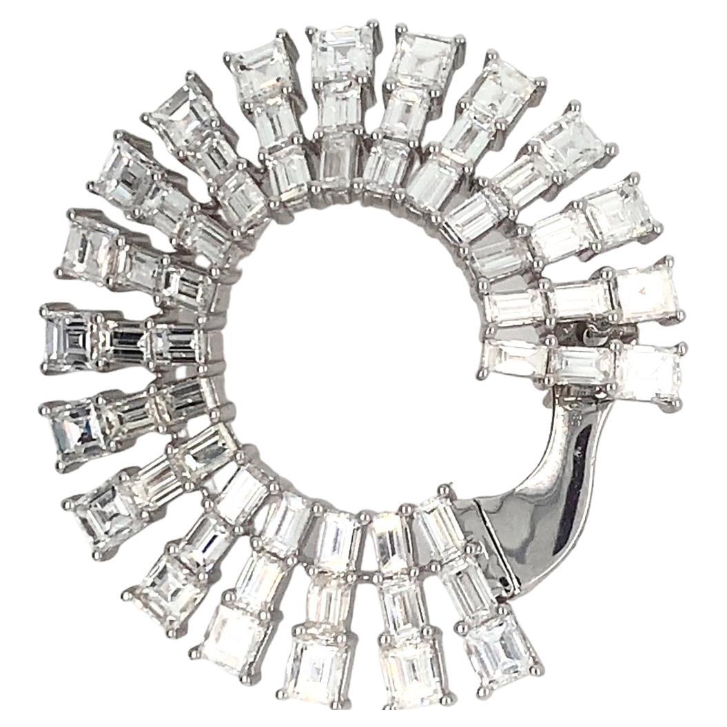 Diese Designer-Diamantohrringe werden Ihre Ohren zum Strahlen bringen! Mit 114 Diamanten im Baguette- und Asscher-Schliff mit einem Gewicht von 17,64 Karat, Reinheit VS-SI und Farbe G-H. Die Brillanten sind in atemberaubendem 18-karätigem Weißgold