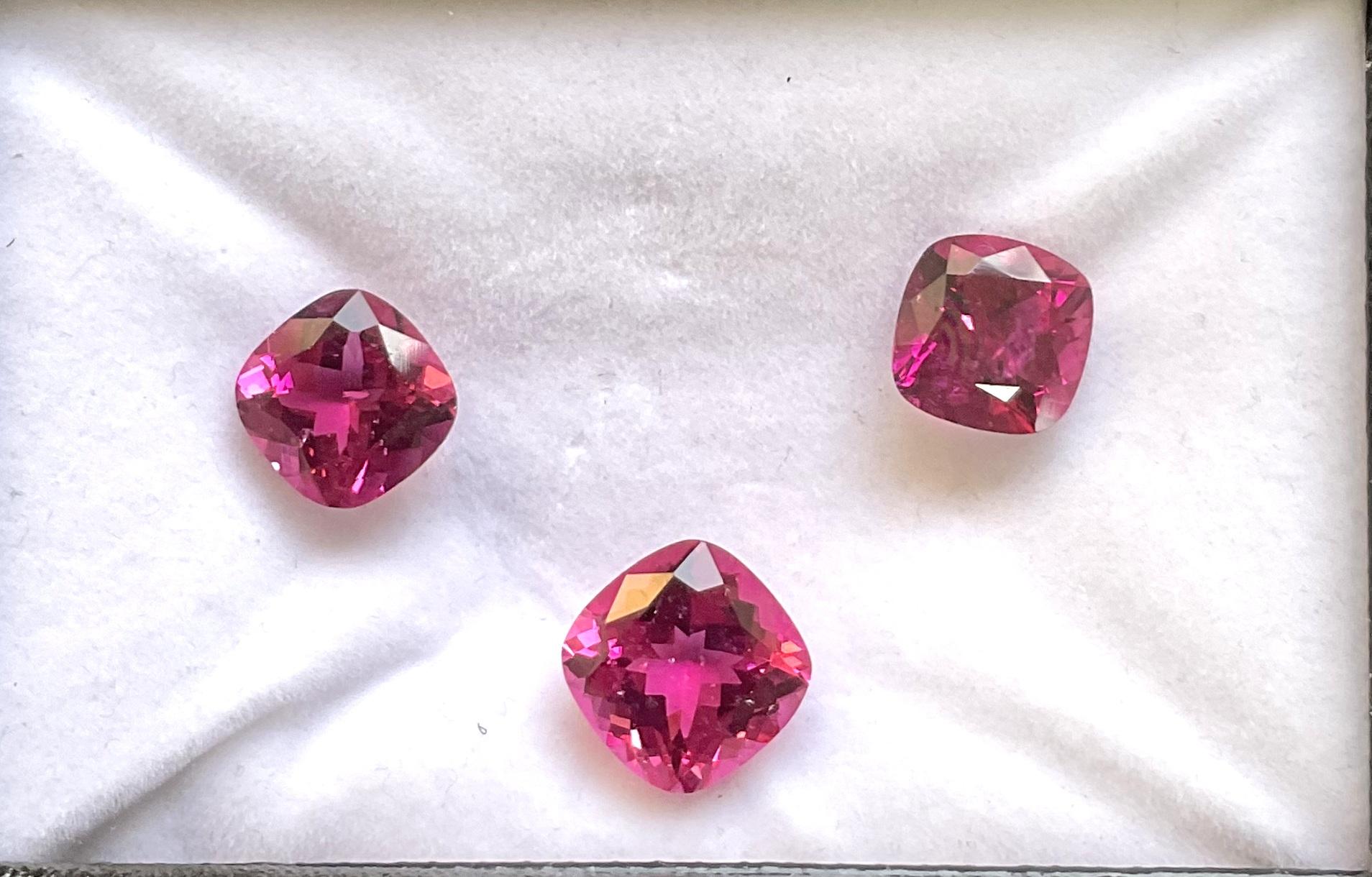 17.65 Carats Rubellite 3 Pieces Cushion Cut Layout For Jewelry Natural Gemstone In New Condition For Sale In Jaipur, RJ