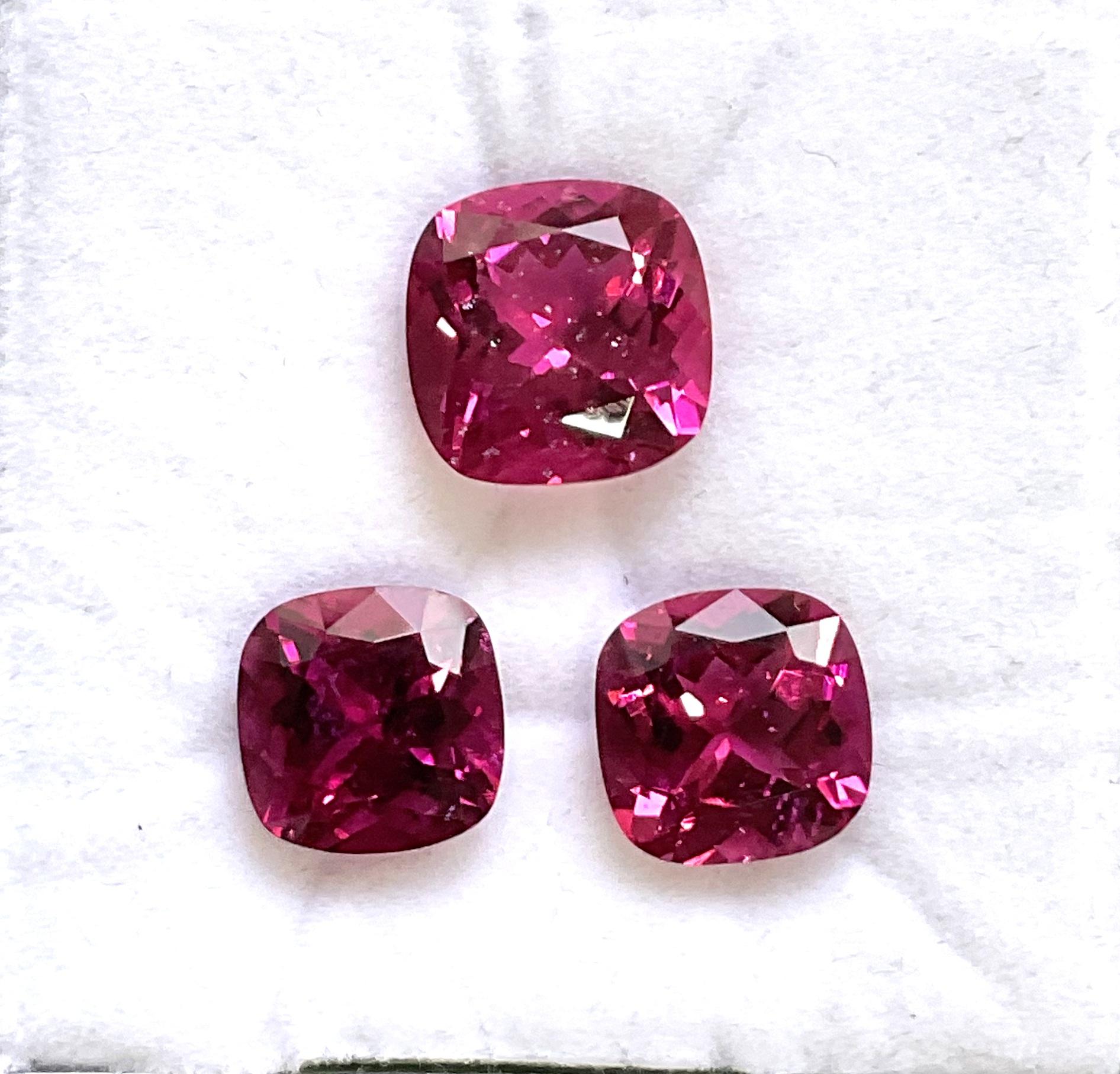17.65 Carats Rubellite Tourmaline Cushion Cut stone For Jewelry Natural gemstone In condizioni Nuovo in vendita a Jaipur, RJ