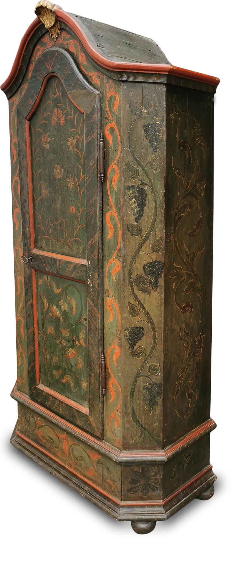 Tyrolean painted cabinet dated 1768

Measures: H. 180cm – W. 95cm (100 to the frames) – D. 40cm (45 to the frames)

Beautiful painted wardrobe, with unusual shapes and decorations. The entire surface is painted in dark green, with floral motifs,