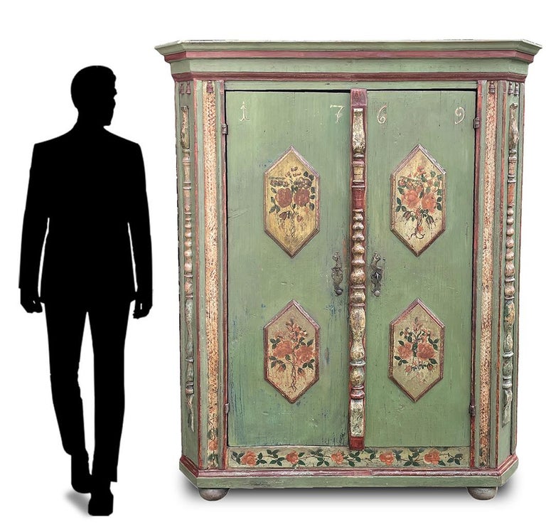 Green Tyrolean painted cabinet dated 1769 - Central Europe Alpine Region

Measures: H. 190 cm - L. 140 cm (154 cm to the frames) - P. 53cm (60 cm to the frames)

Tyrolean painted wardrobe with two doors, entirely painted in sage green. On the