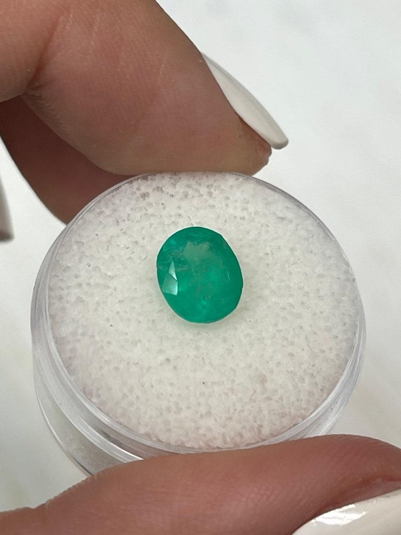 Donna 1,76 ct 8,6x7,6 Smeraldo colombiano verde medio - gemma ovale in vendita