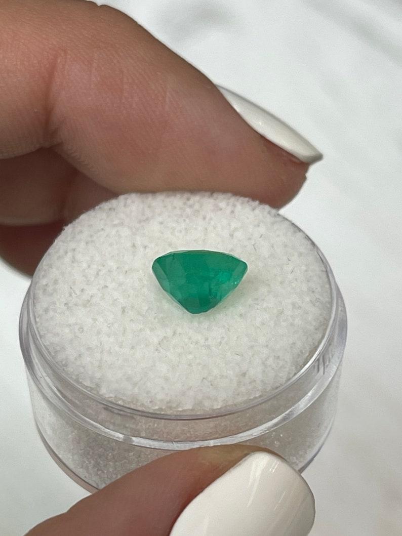 1,76 ct 8,6x7,6 Smeraldo colombiano verde medio - gemma ovale in vendita 1