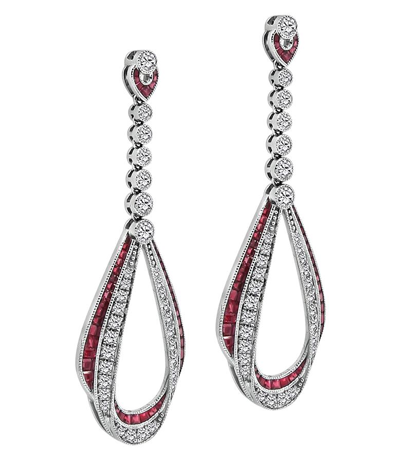Questo è un fantastico paio di orecchini pendenti in oro bianco 14k. Gli orecchini sono caratterizzati da scintillanti diamanti a taglio rotondo che pesano circa 1.76 carati. Il colore di questi diamanti è H con purezza VS. I diamanti sono