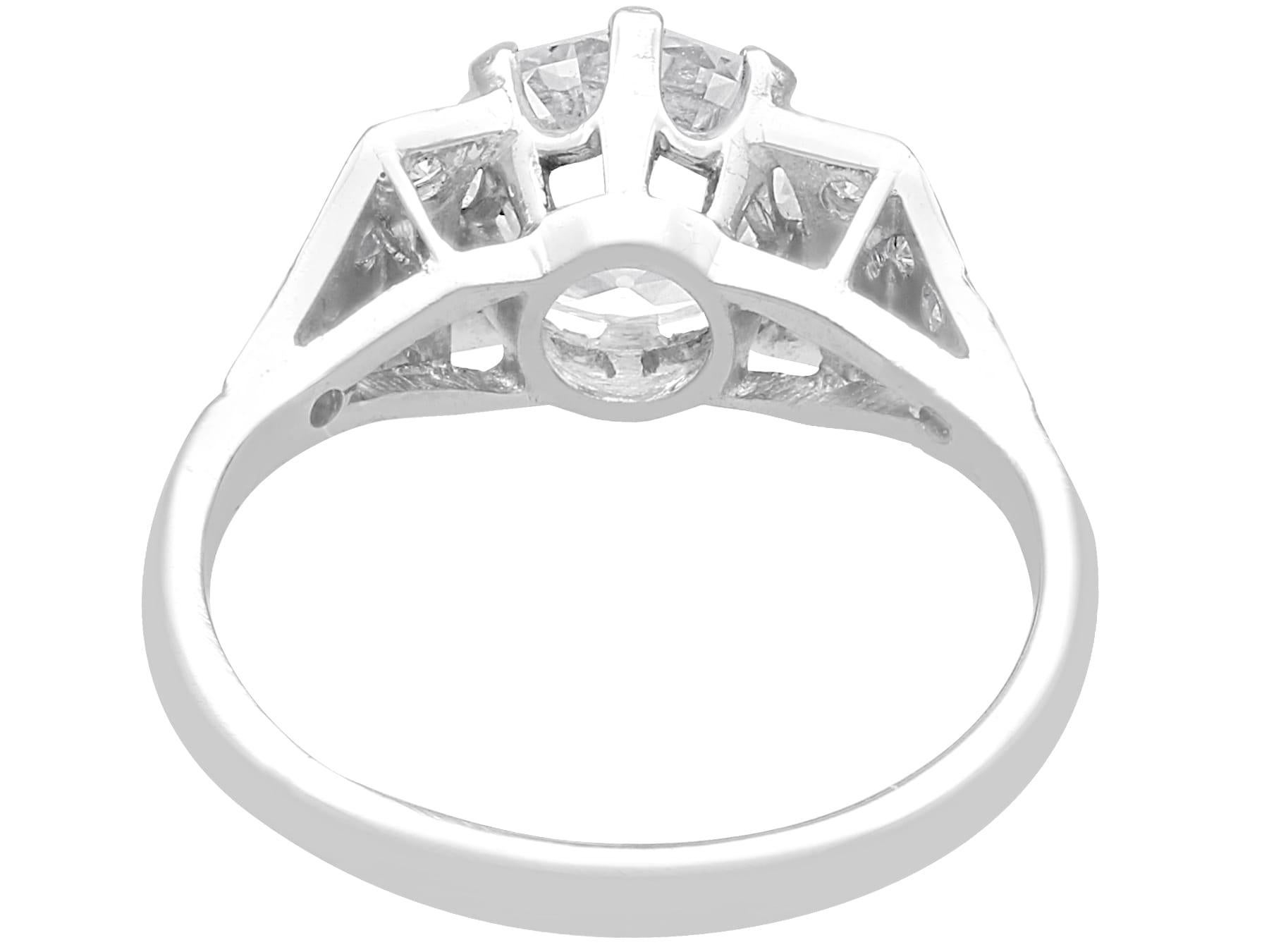 Bague de fiançailles solitaire en platine et diamant de 1,76 carat, ancienne datant d'environ 1925 en vente 1