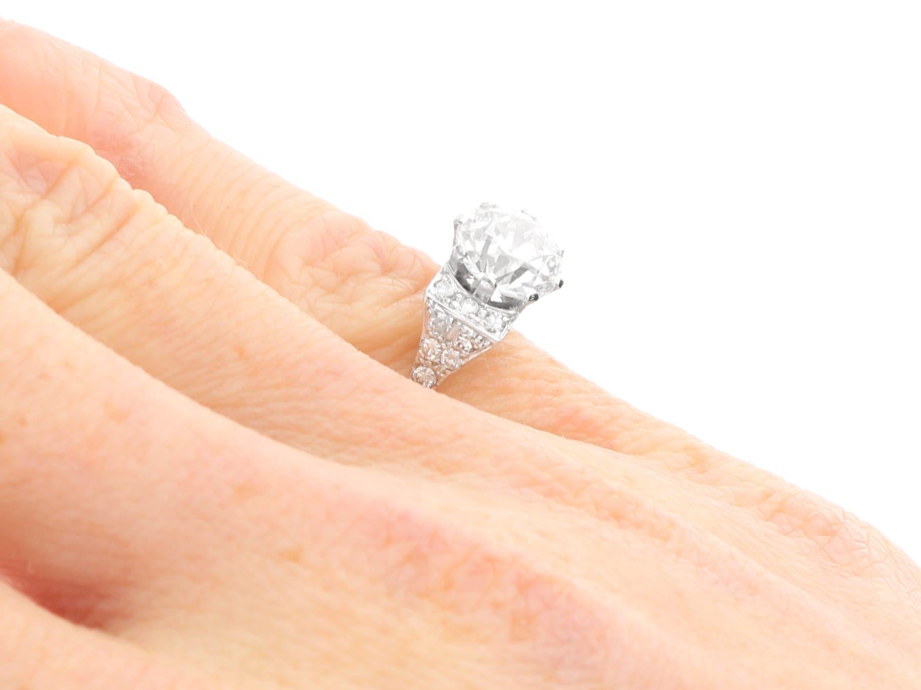 Bague de fiançailles solitaire en platine et diamant de 1,76 carat, ancienne datant d'environ 1925 en vente 4